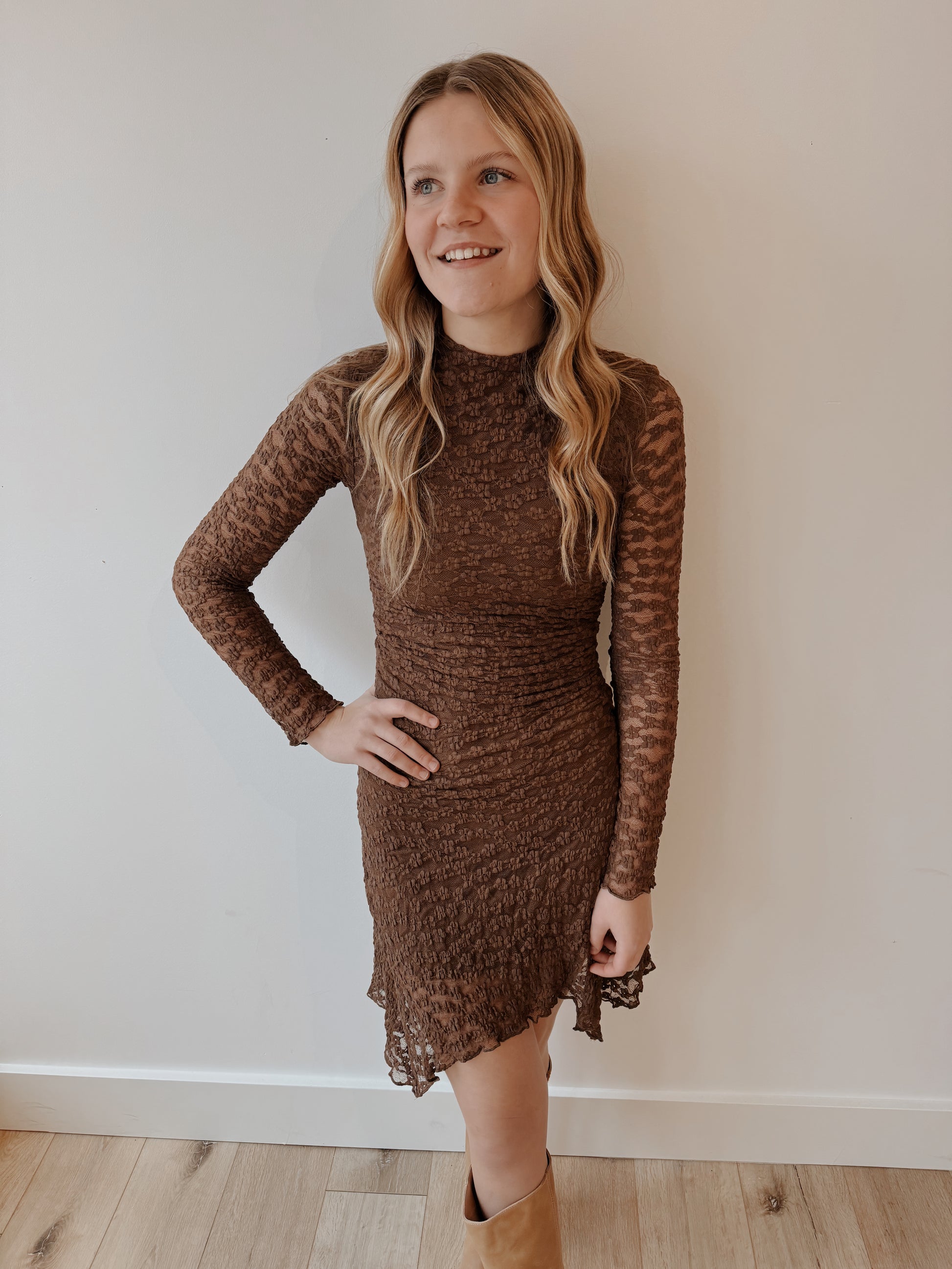 DATE NIGHT LACE FITTED DRESS - BROWN