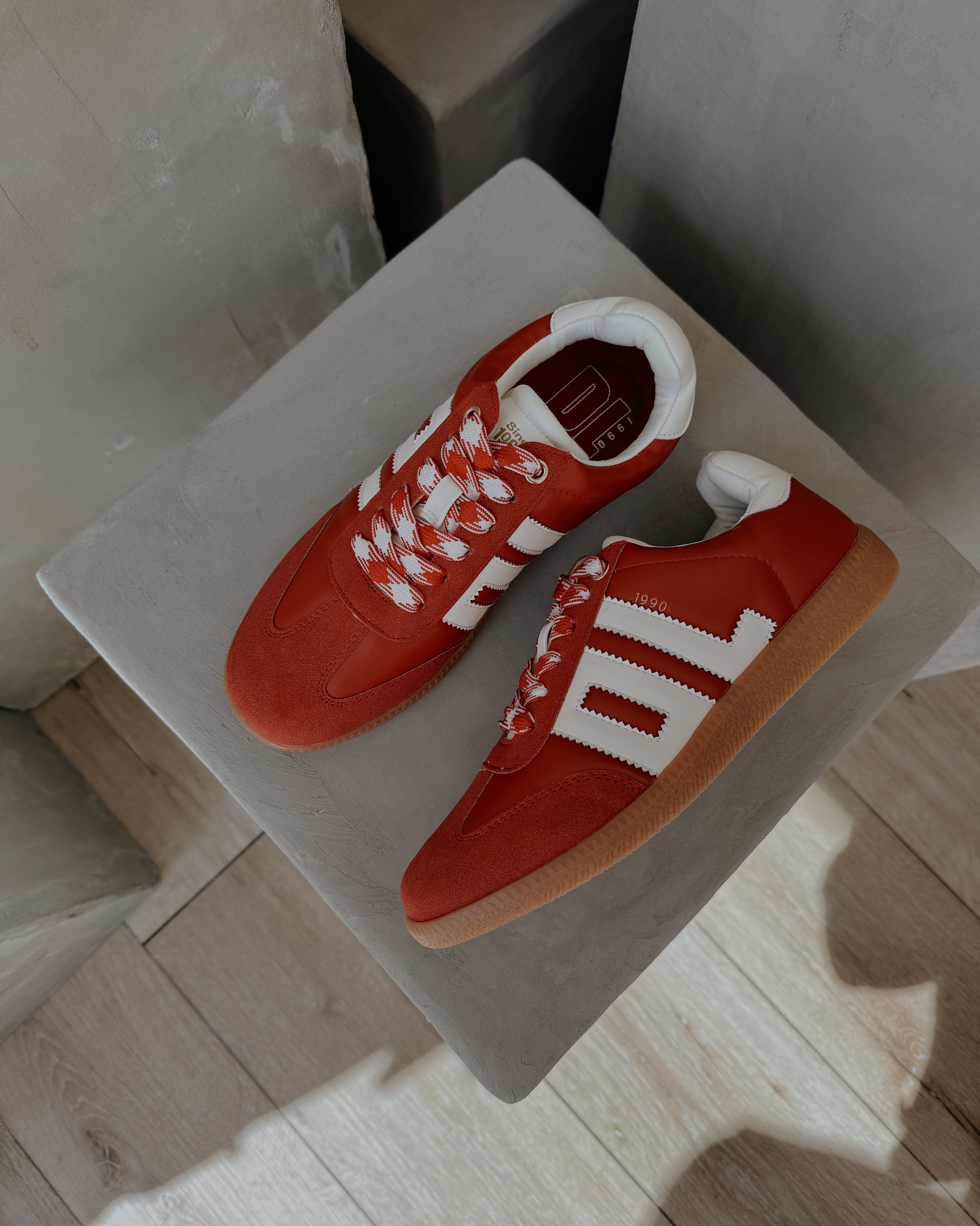 DIRTY LAUNDRY TRACKSTAR SNEAKER - RED
