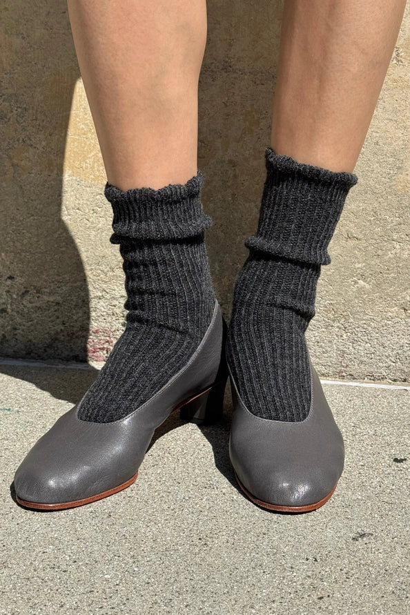 LE BON SHOPPE LINEN SCALLOP SOCKS - CHARCOAL