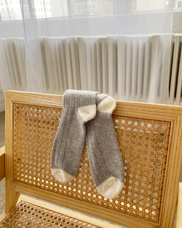 LE BON SHOPPE EXTENDED CASHMERE SOCKS - GREY