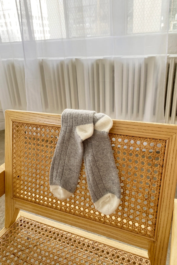 LE BON SHOPPE EXTENDED CASHMERE SOCKS - GREY