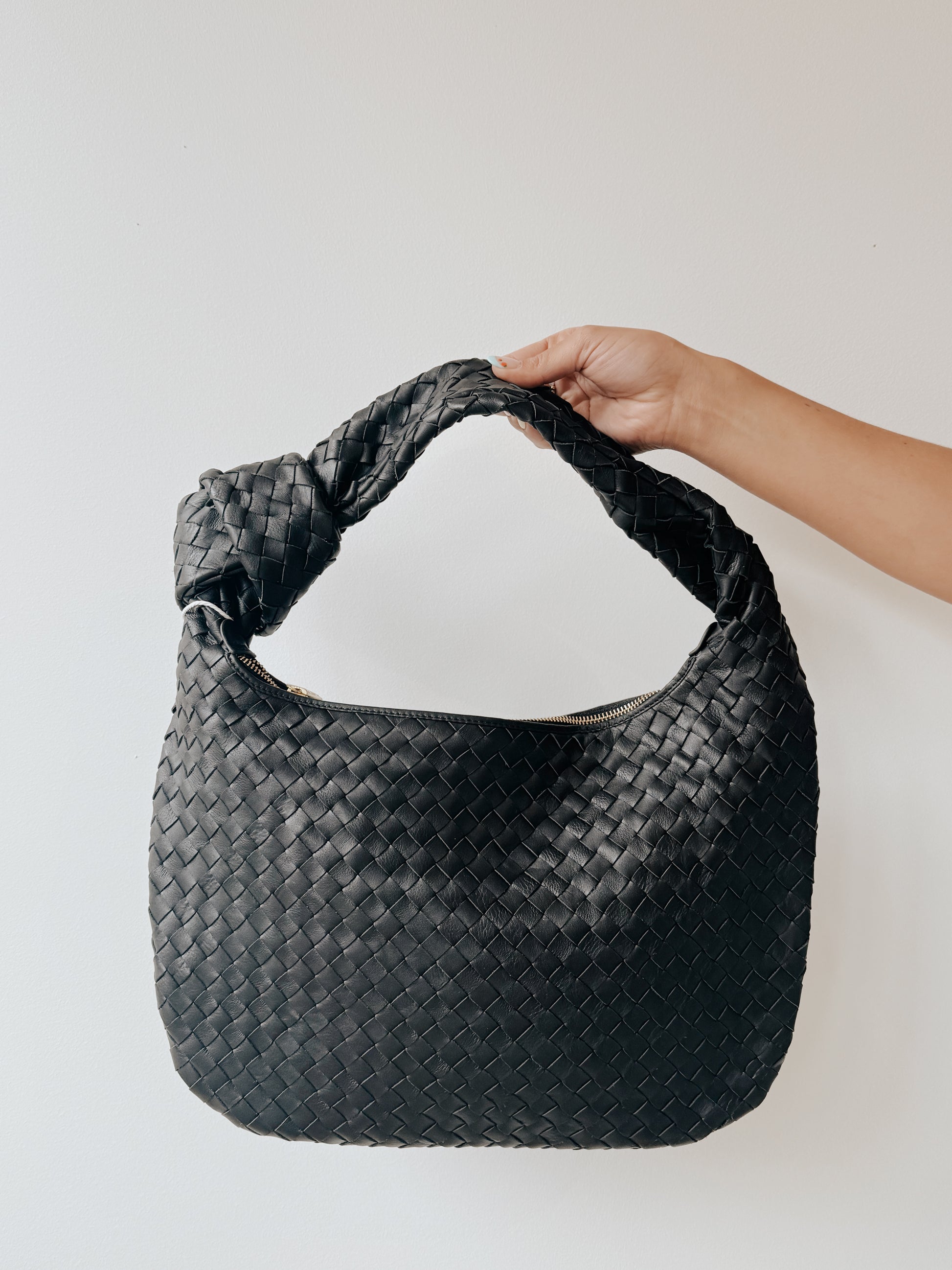 RISA ZAR HAND WOVEN BAG - BLACK