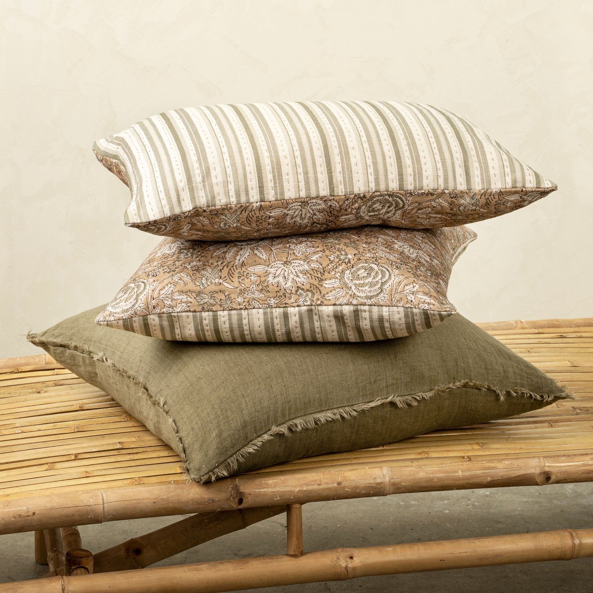 LINA LINEN PILLOW - SHADOW