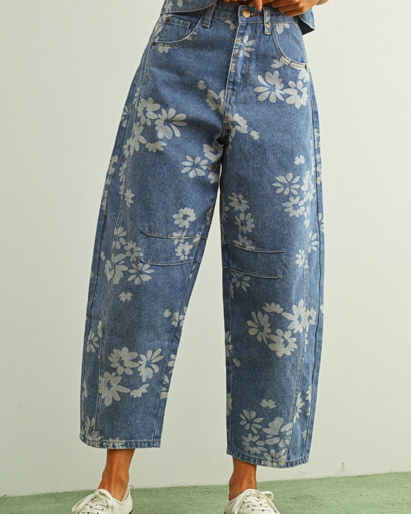 DAISY FLORAL PRINTED BARREL JEANS - MEDIUM WASH