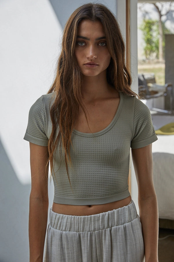 EVERYDAY SEAMLESS TEE - LIGHT MOSS