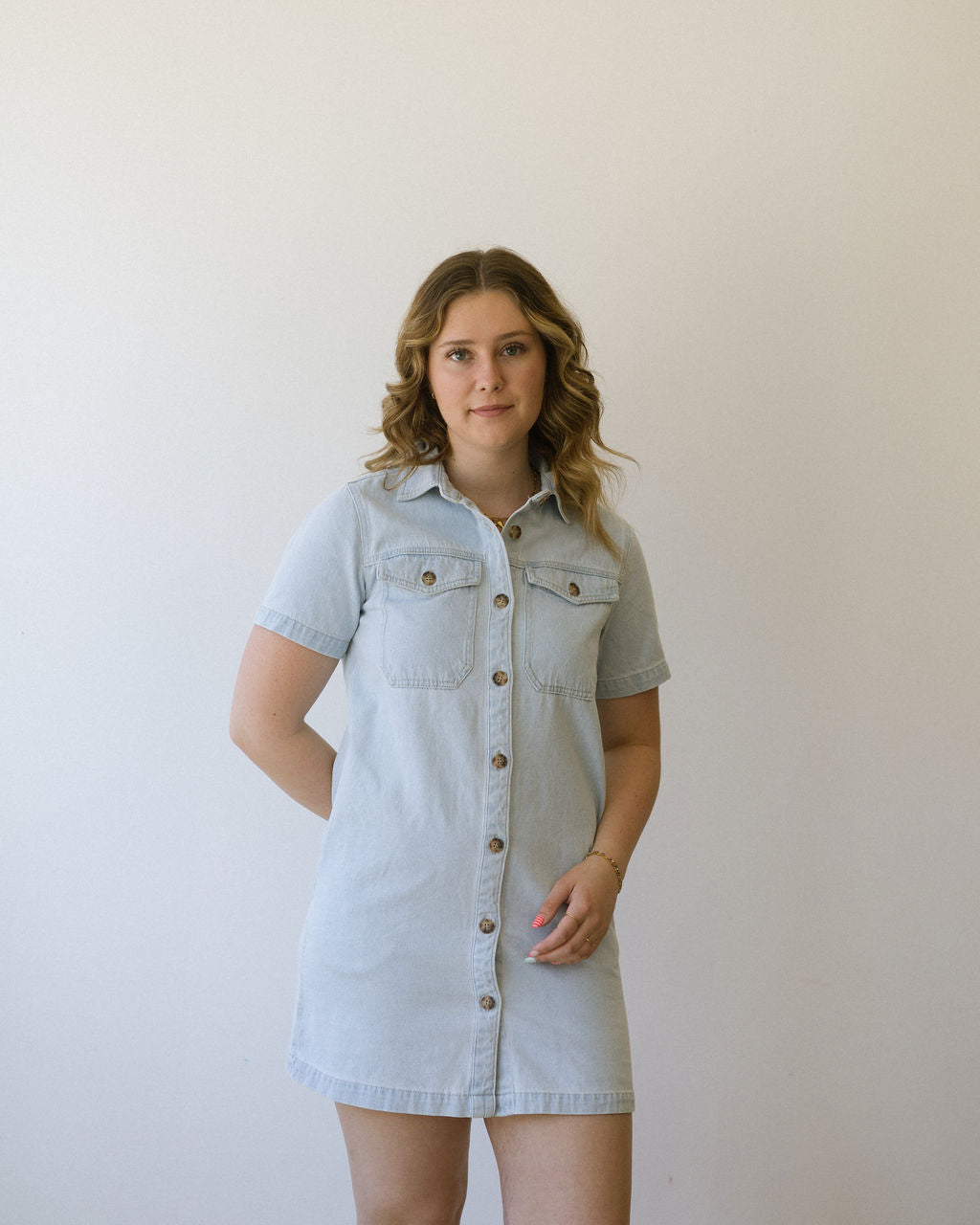 VELVET HEART MANDI SHORT SLEEVE DENIM DRESS - LIGHT DENIM