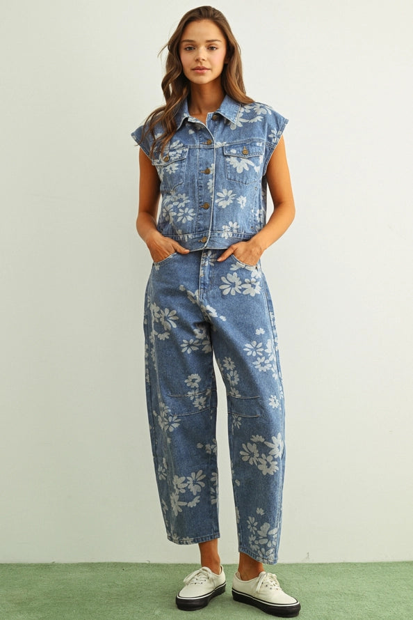 DAISY FLORAL PRINTED BARREL JEANS - MEDIUM WASH
