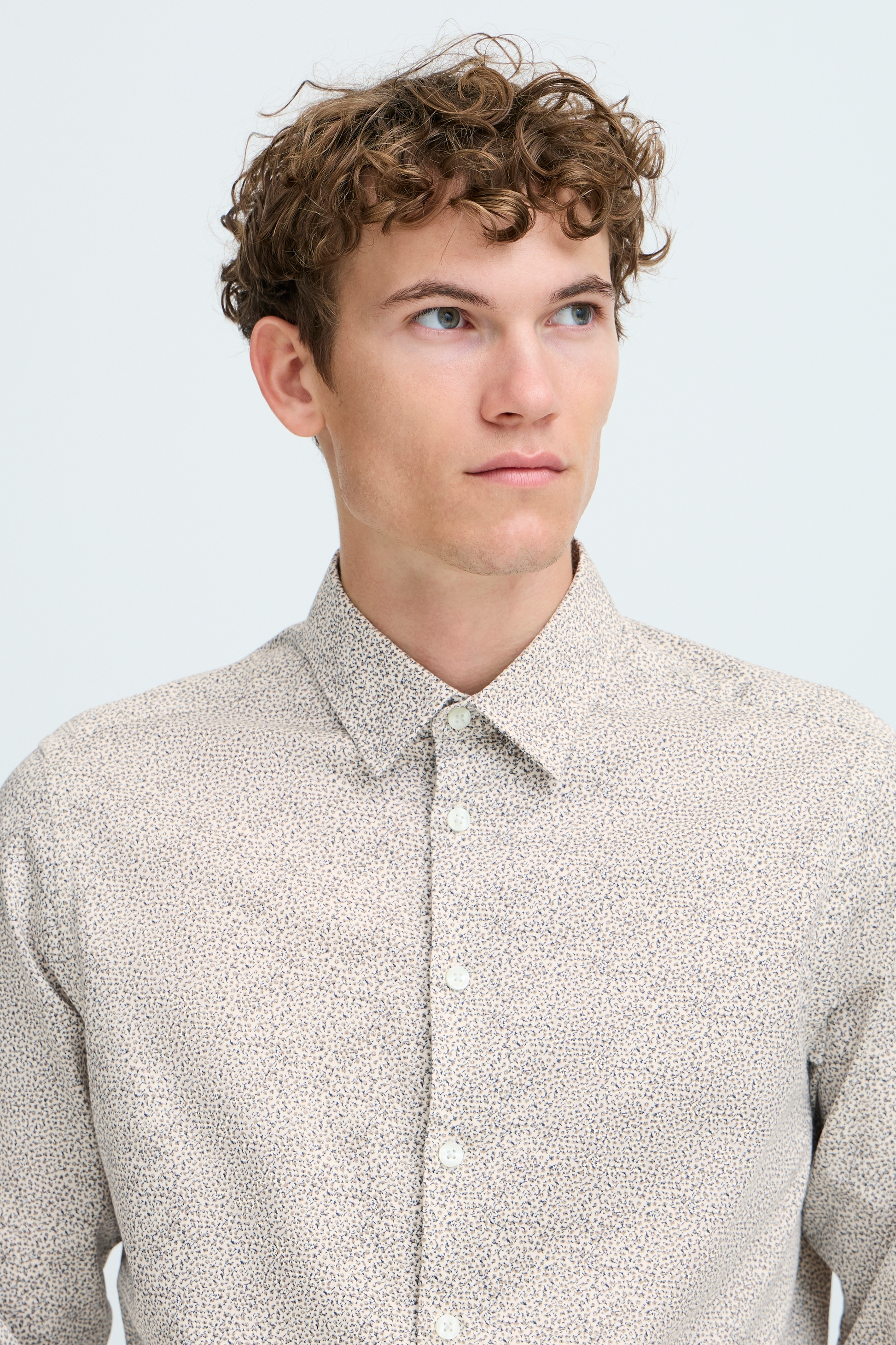CASUAL FRIDAY NILO FLORAL DRESS SHIRT - ROASTED CASHEW