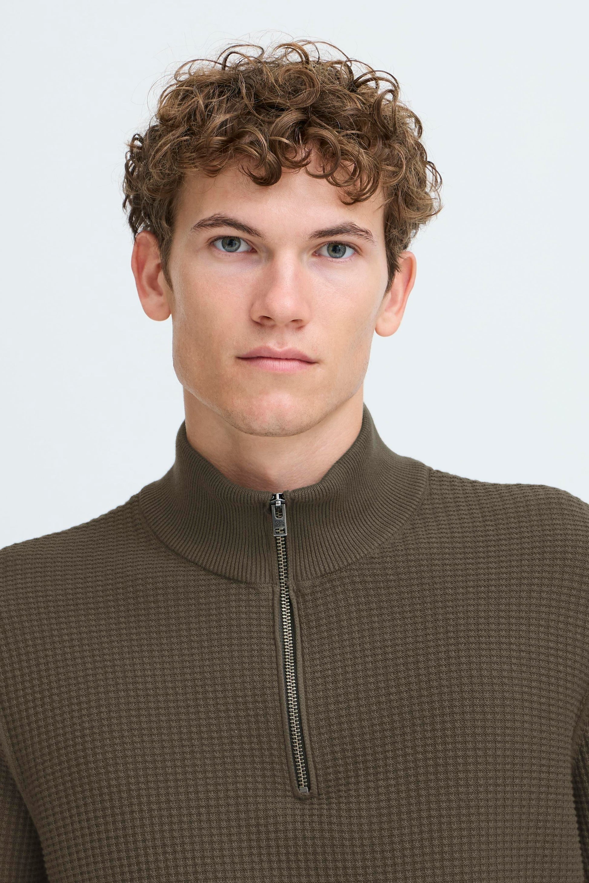 CASUAL FRIDAY VISTI ZIP PULLOVER - BLACK OLIVE