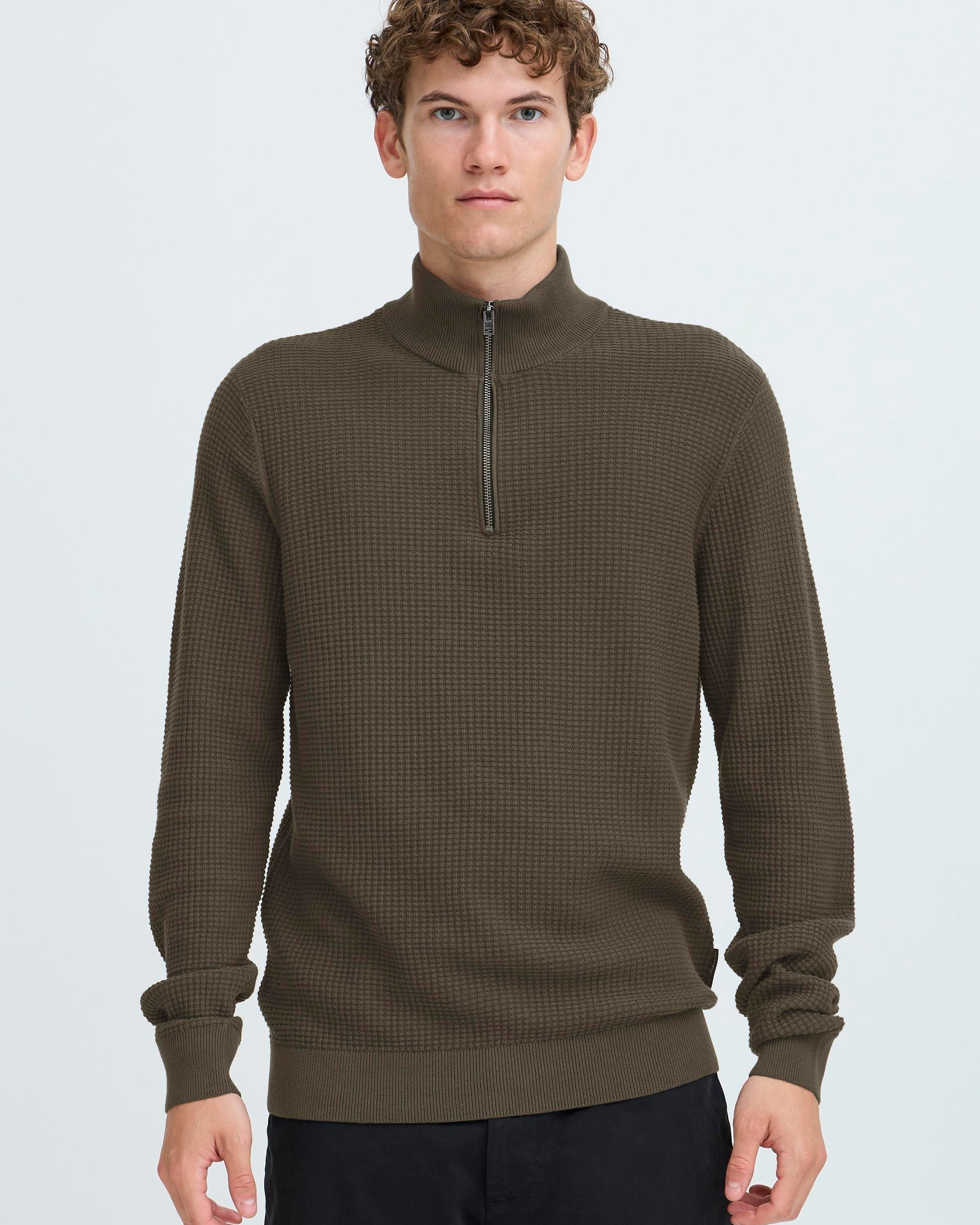 CASUAL FRIDAY VISTI ZIP PULLOVER - BLACK OLIVE
