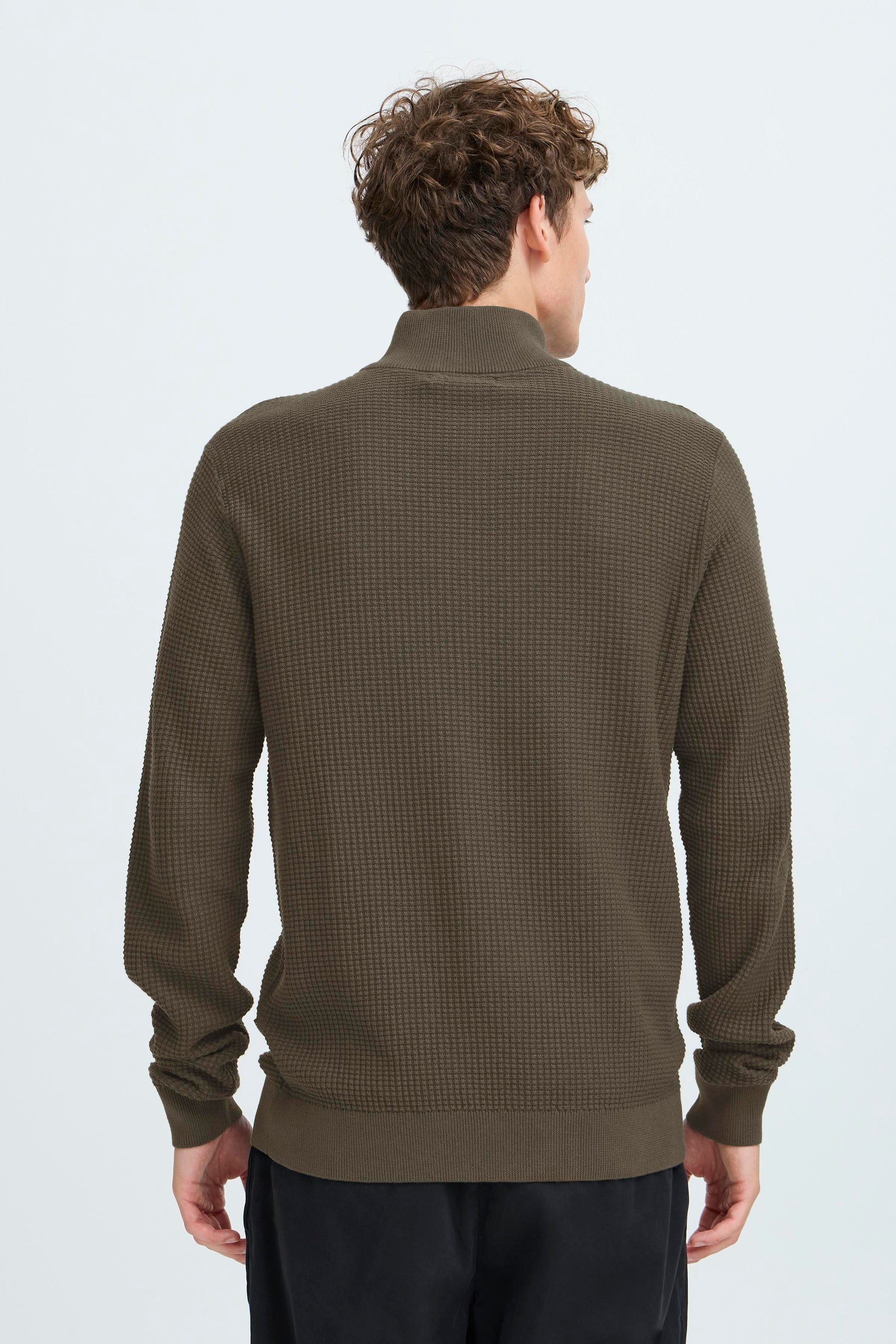 CASUAL FRIDAY VISTI ZIP PULLOVER - BLACK OLIVE