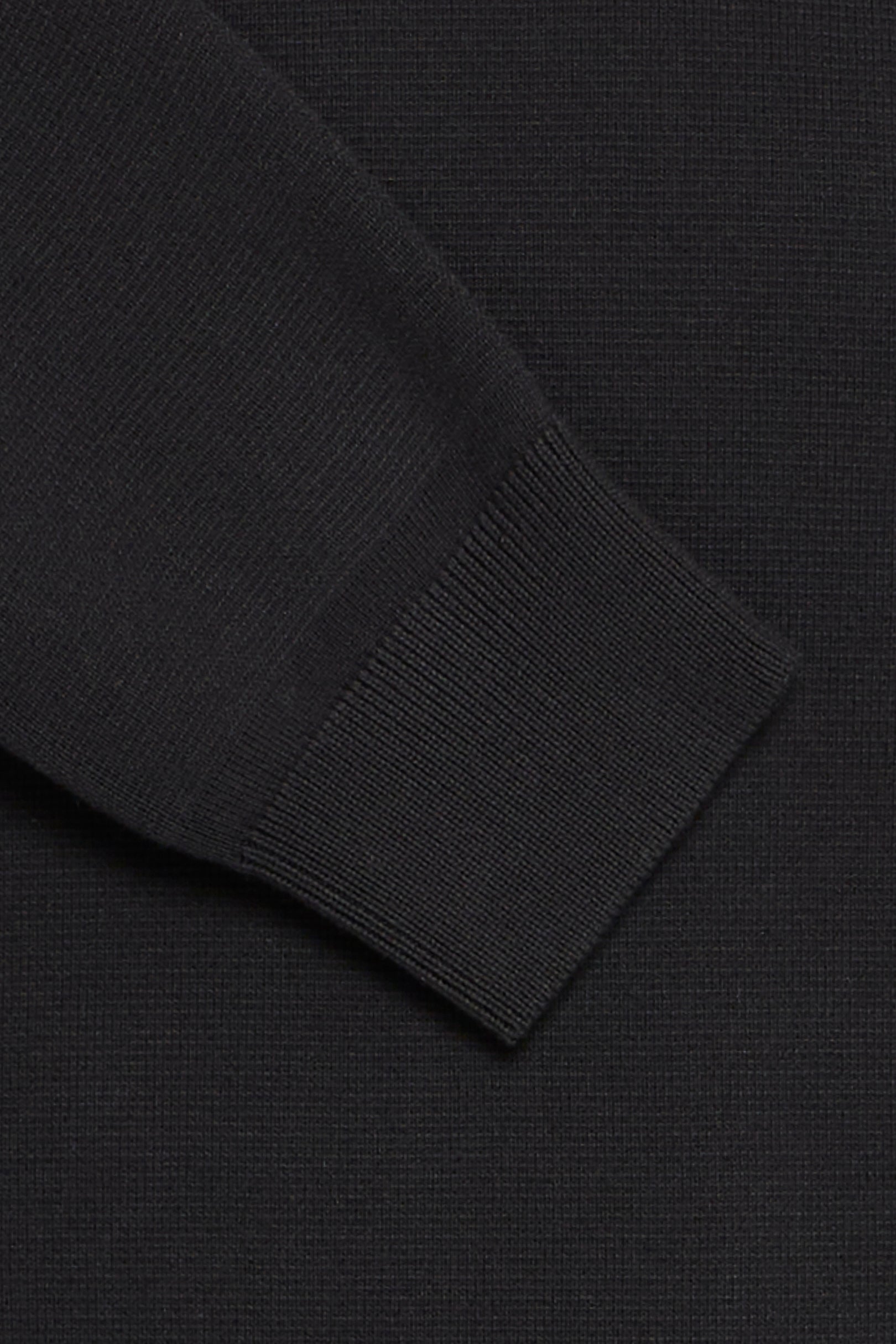 CASUAL FRIDAY DAHL V NECK PULLOVER - BLACK