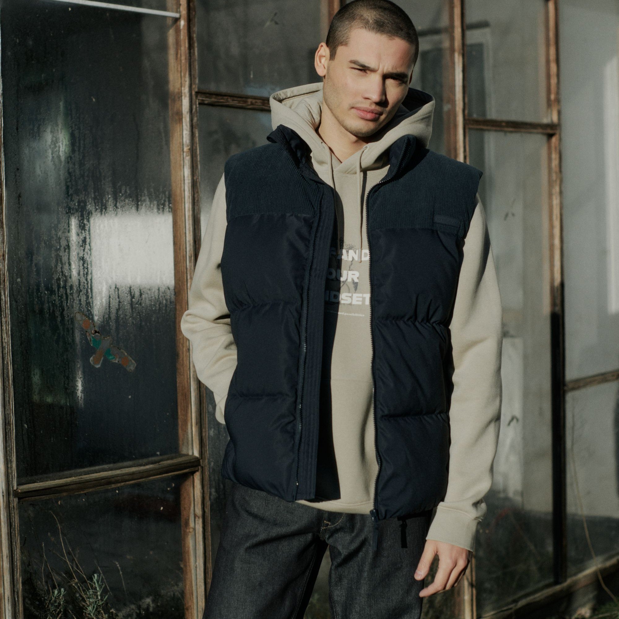 BLEND FLYNN VEST - BLACK