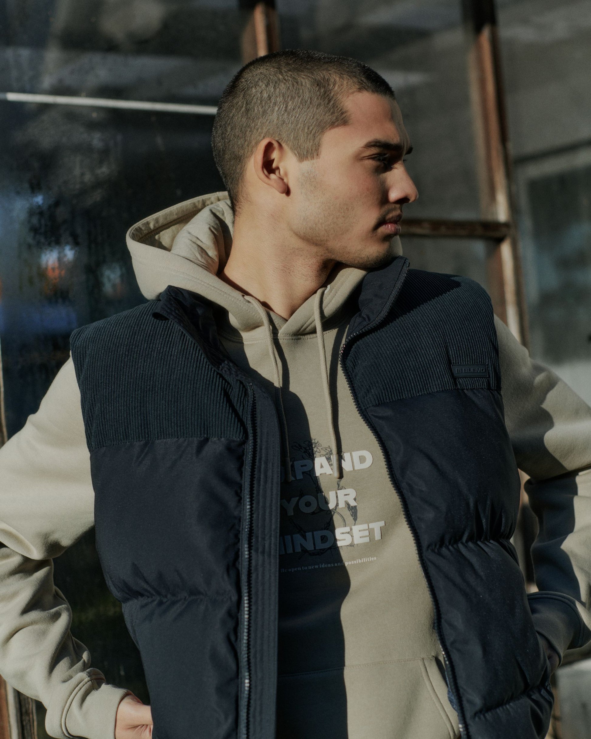 BLEND FLYNN VEST - BLACK