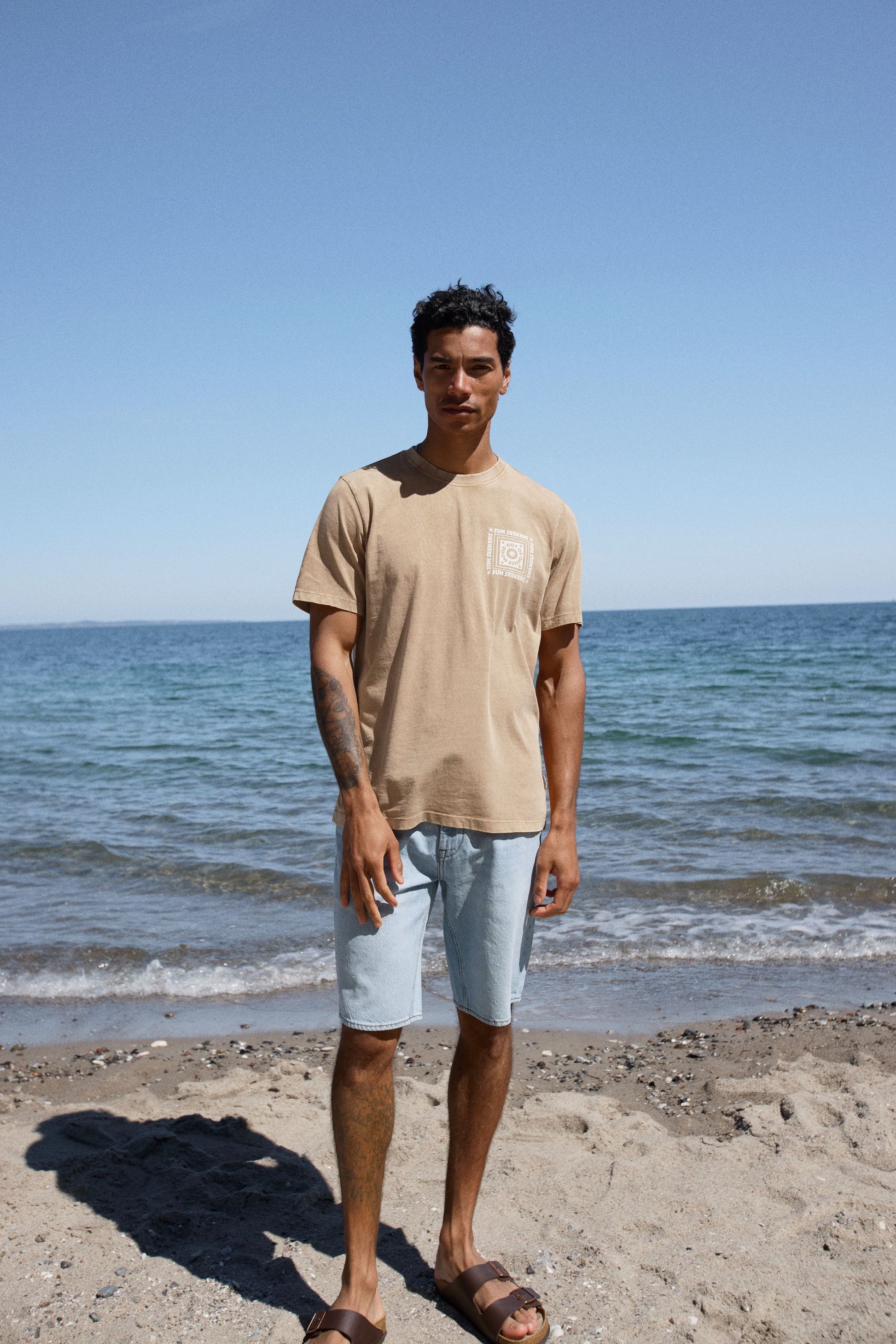 BLEND KAYDEN GRAPHIC TEE - BLEACHED SAND