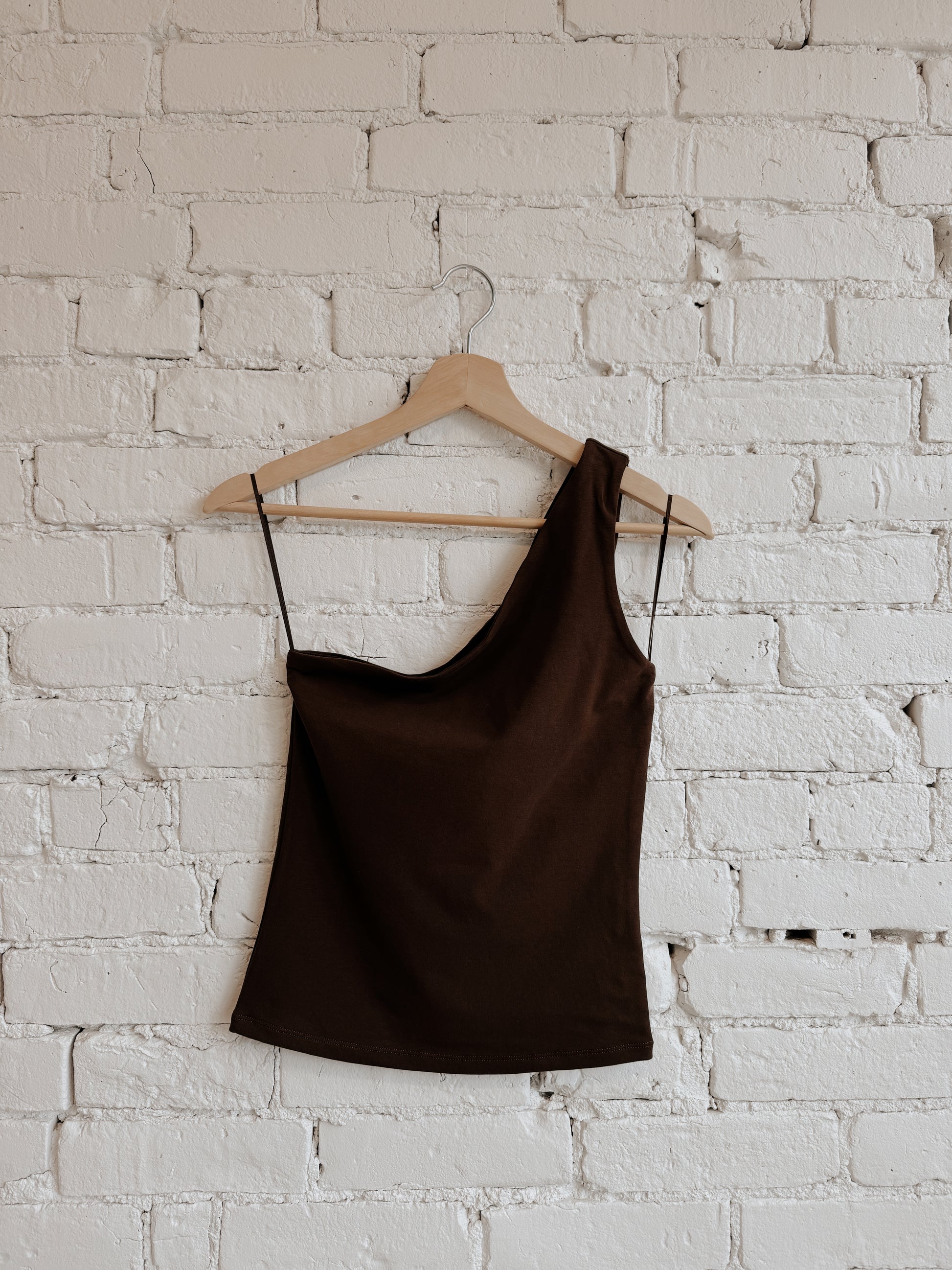 COTTON CORE SUNNY ONE SHOULDER TOP - MOCHA