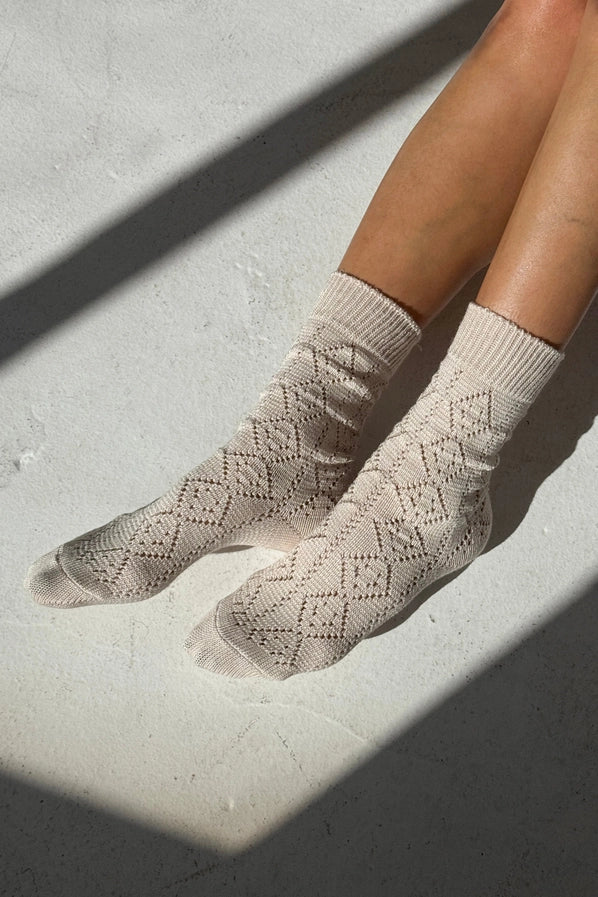 LE BON SHOPPE POINTELLE EYELET SOCK - OYSTER