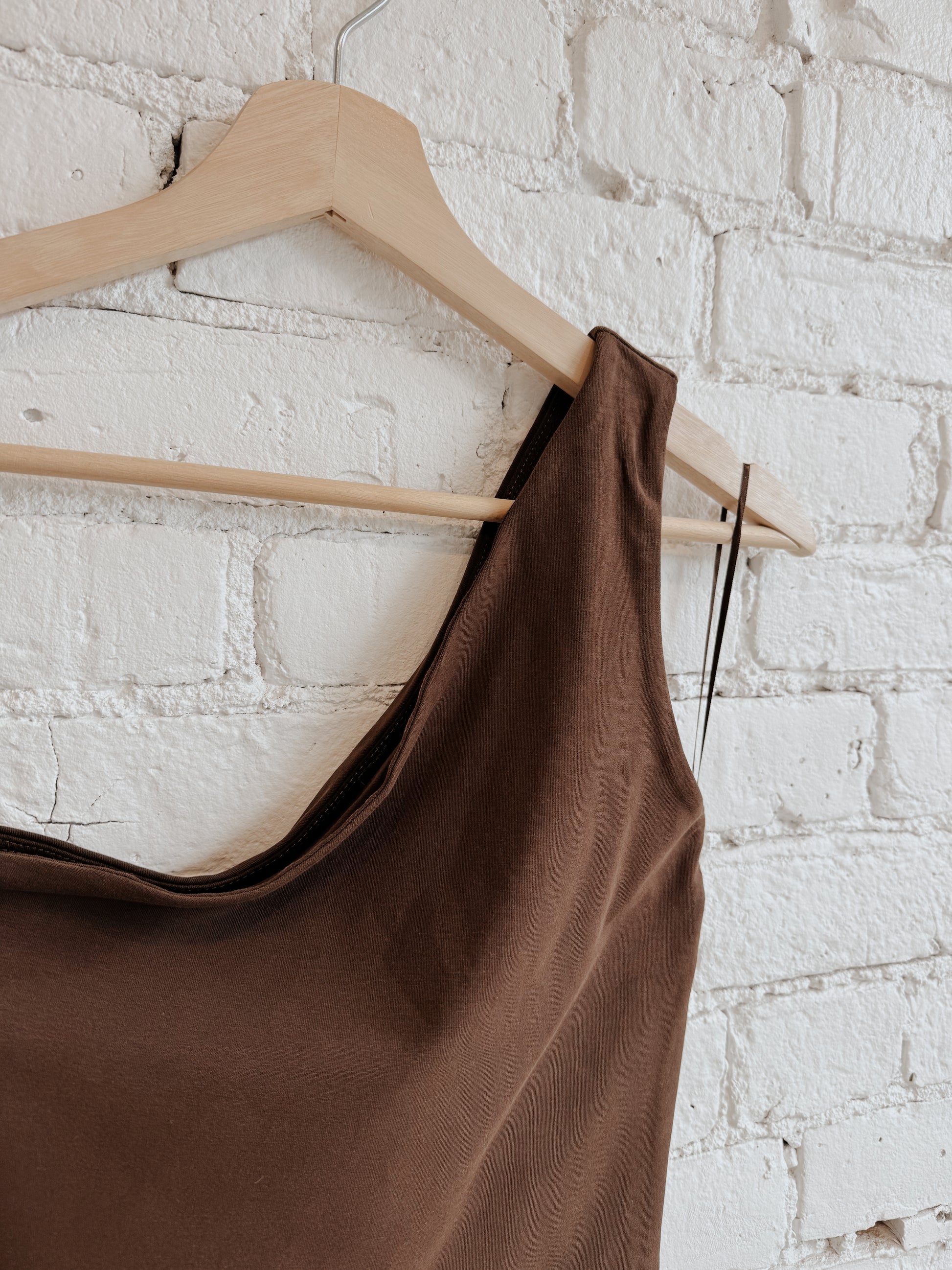 COTTON CORE SUNNY ONE SHOULDER TOP - MOCHA