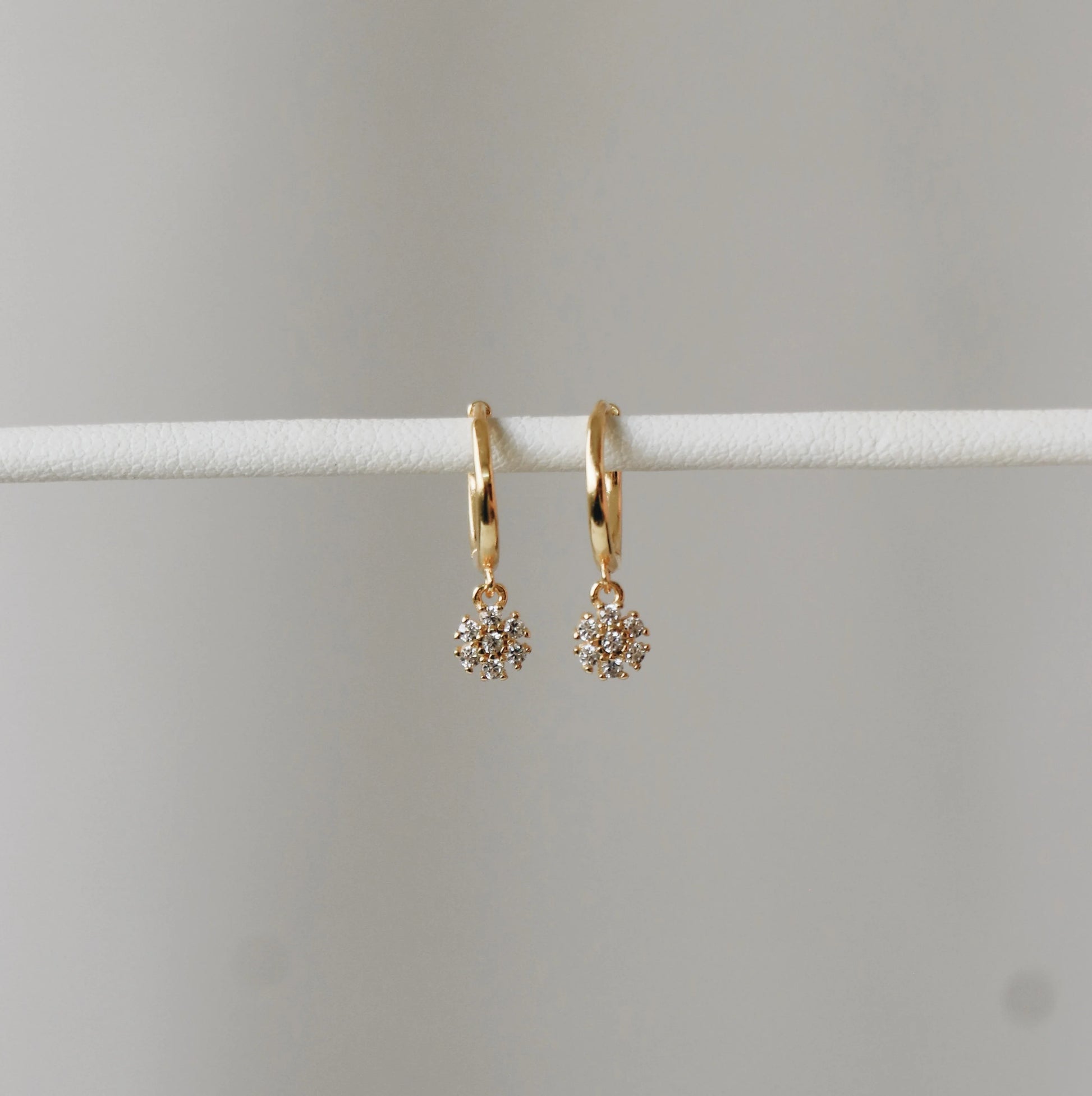 SABONO PENDANT EARRINGS - GOLD