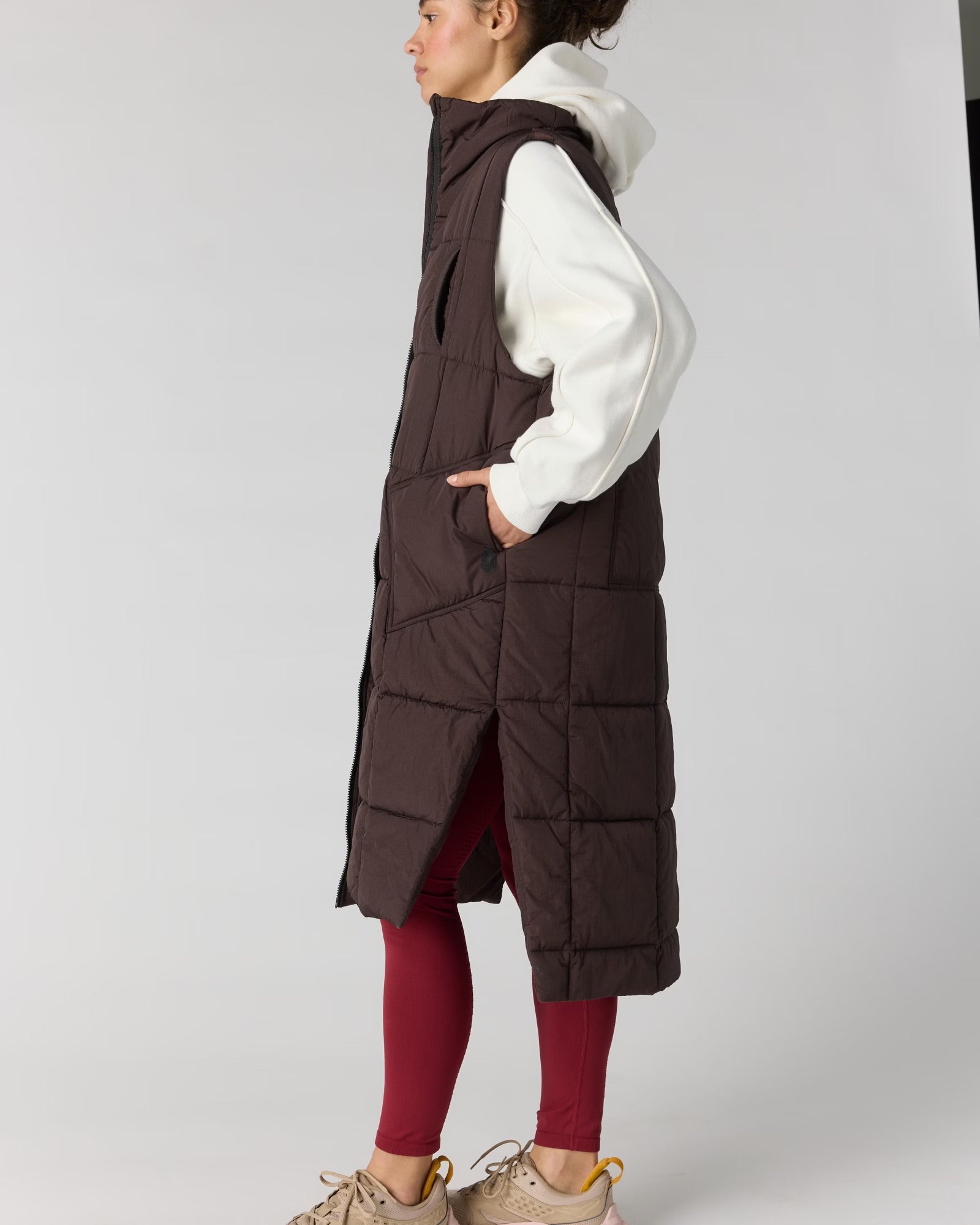 FREE PEOPLE ON THE MOVE PACKABLE VEST - CHOCOLATE
