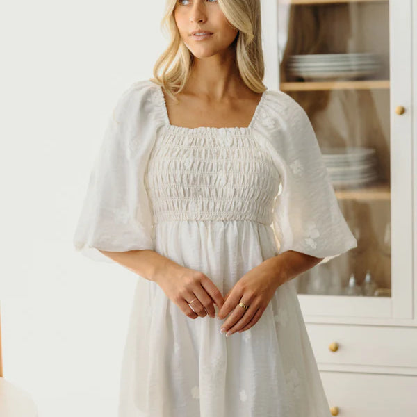 THE SCOTLYNN PUFF SLEEVE DRESS - MACADAMIA