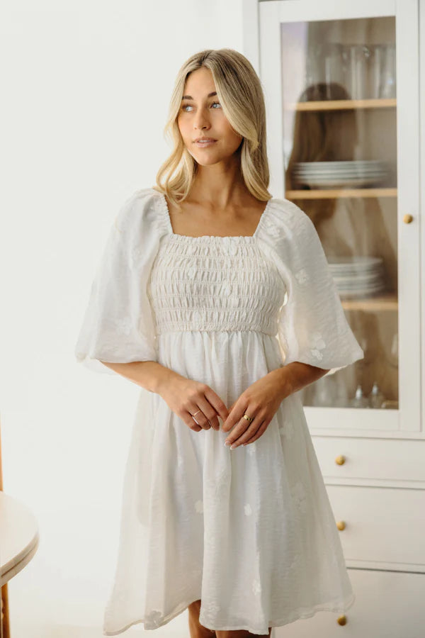 THE SCOTLYNN PUFF SLEEVE DRESS - MACADAMIA