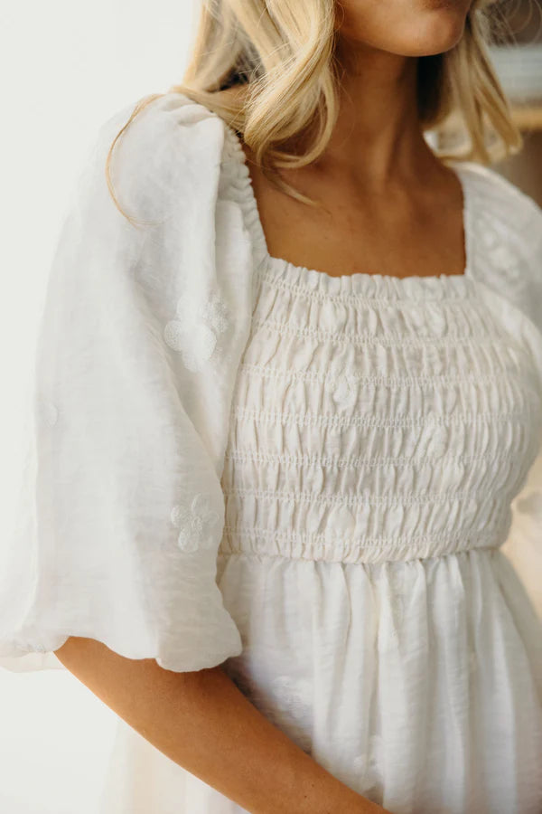 THE SCOTLYNN PUFF SLEEVE DRESS - MACADAMIA