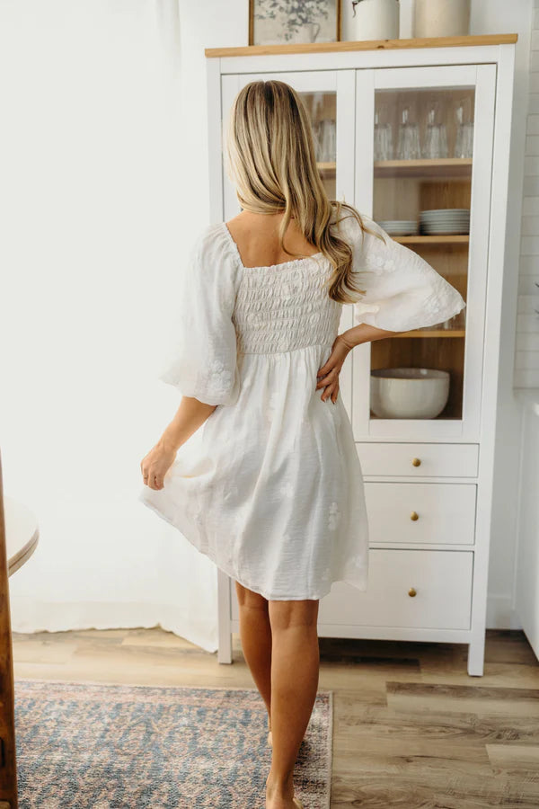 THE SCOTLYNN PUFF SLEEVE DRESS - MACADAMIA