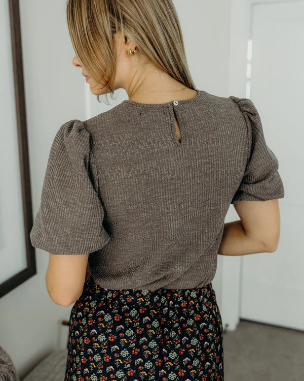 THE TEXTURED PUFF SLEEVE - MOCHA FOG