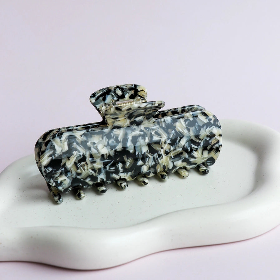 DALILA CLAW CLIP - BLACK + BEIGE