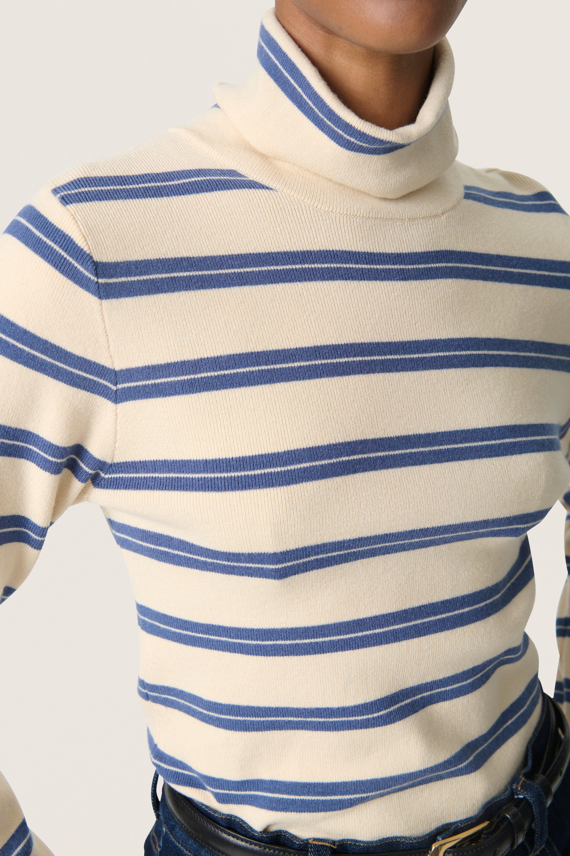 SOAKED SPINA STRIPED ROLLNECK - DOESKIN W BIJOU BLUE