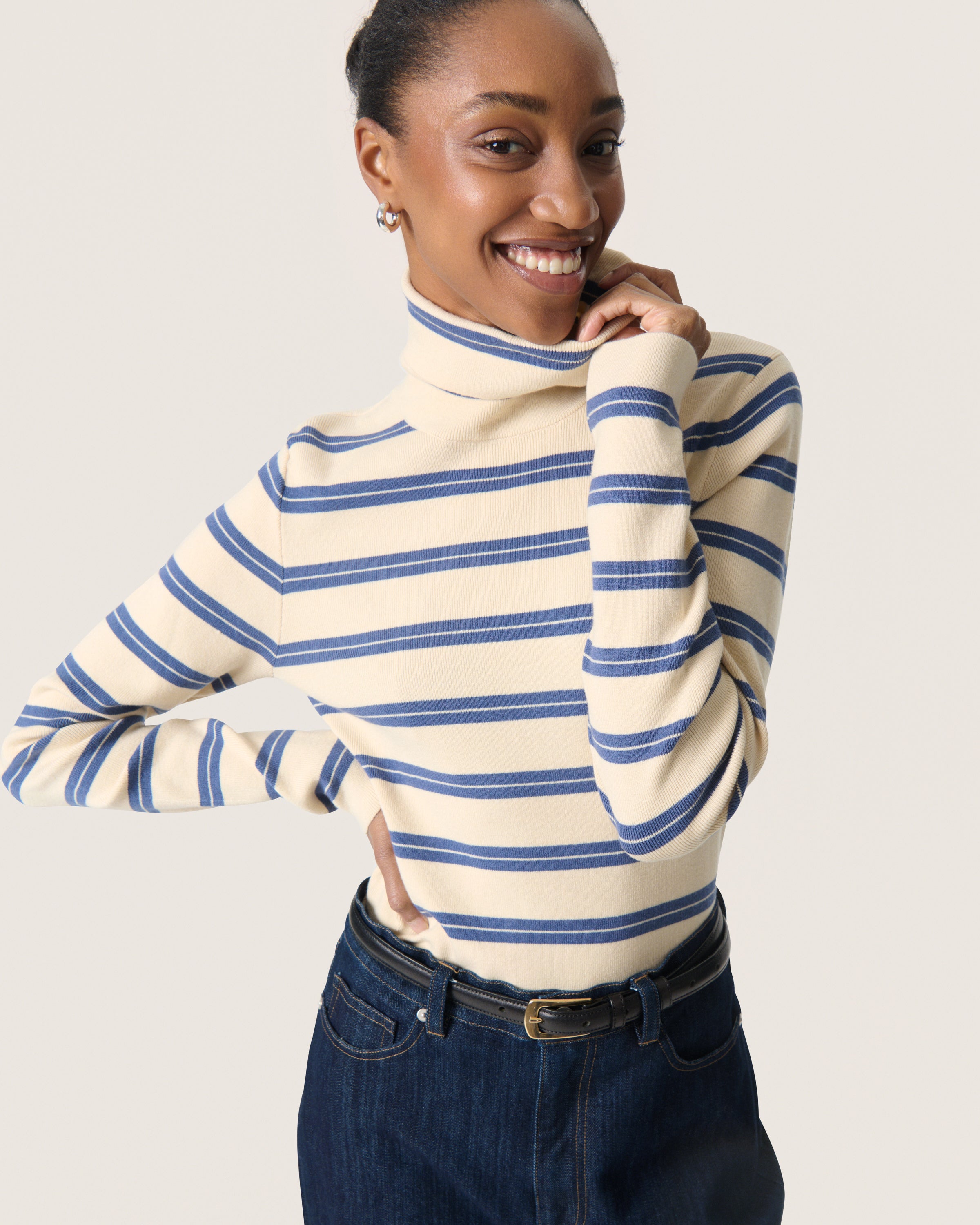 SOAKED SPINA STRIPED ROLLNECK - DOESKIN W BIJOU BLUE
