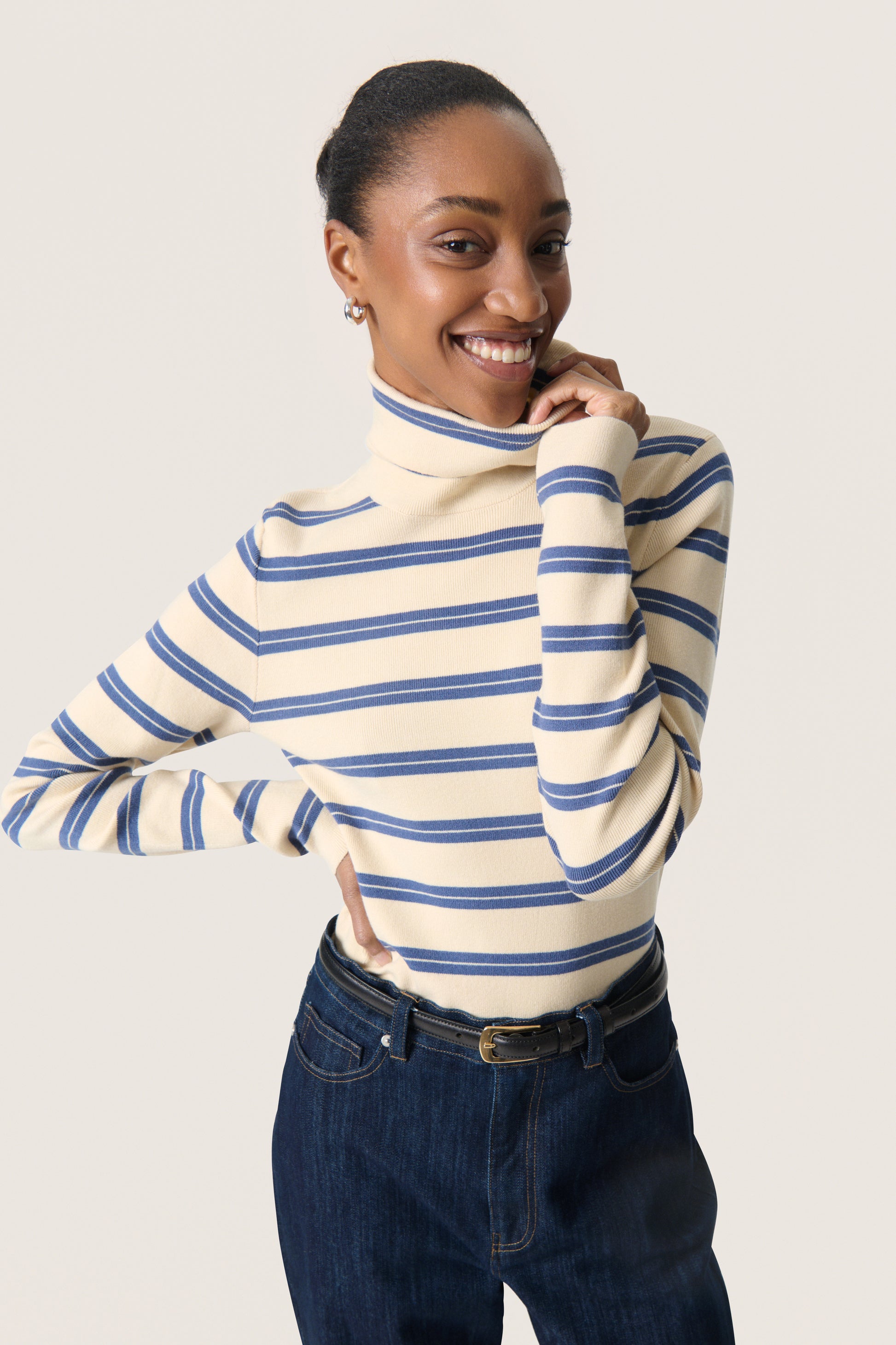 SOAKED SPINA STRIPED ROLLNECK - DOESKIN W BIJOU BLUE