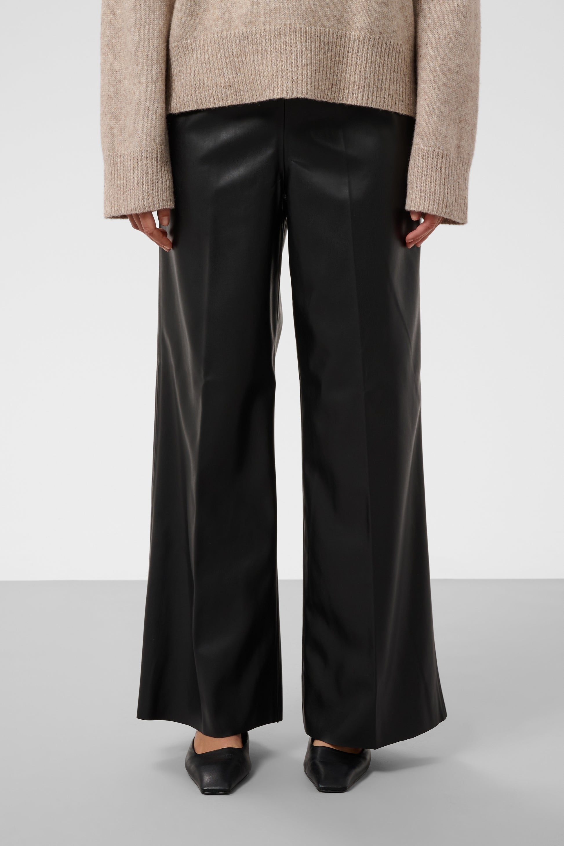SOAKED KAYLEE WIDE LEG PANTS - BLACK