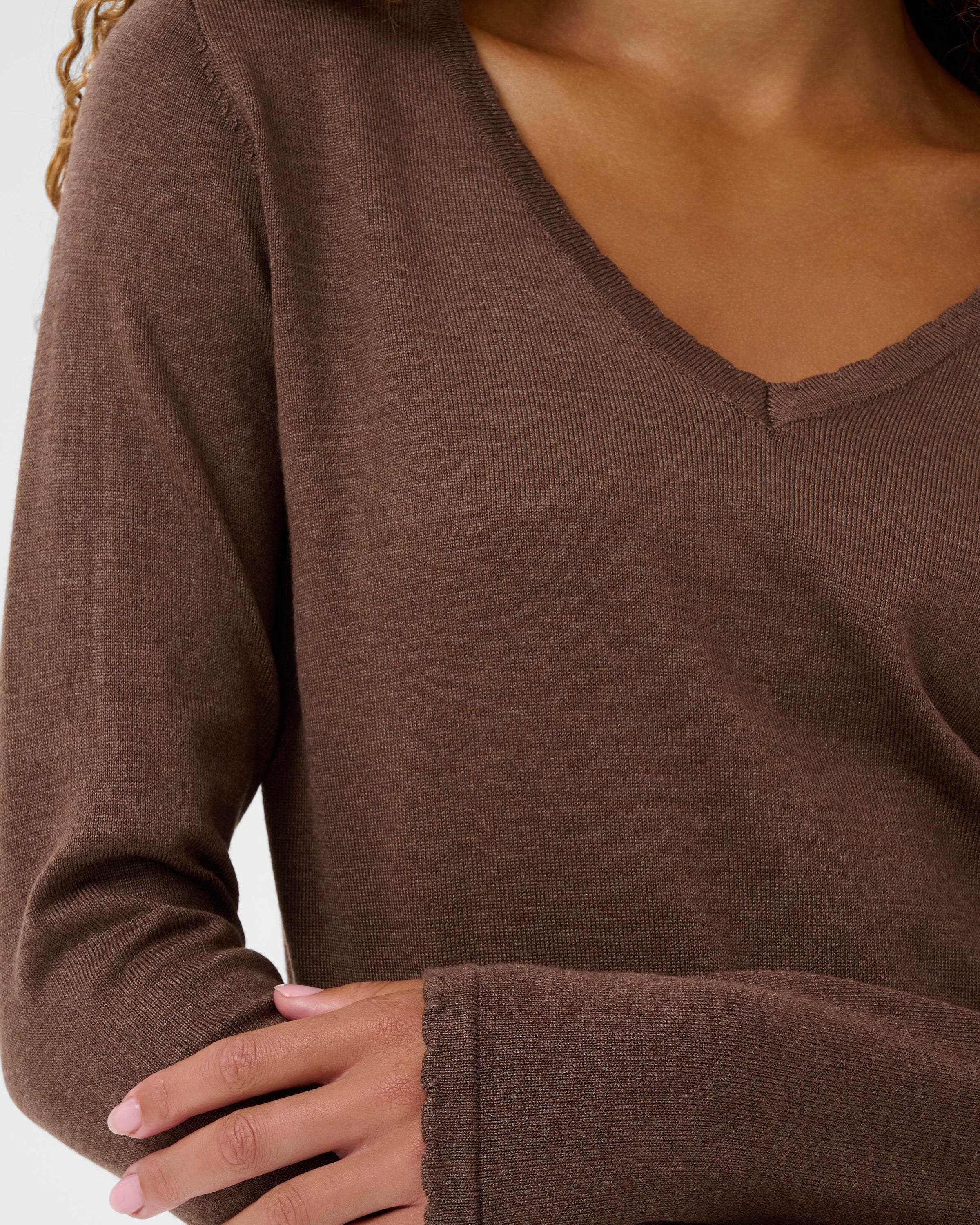 SAINT TROPEZ V NECK PULLOVER - FONDUE FUDGE