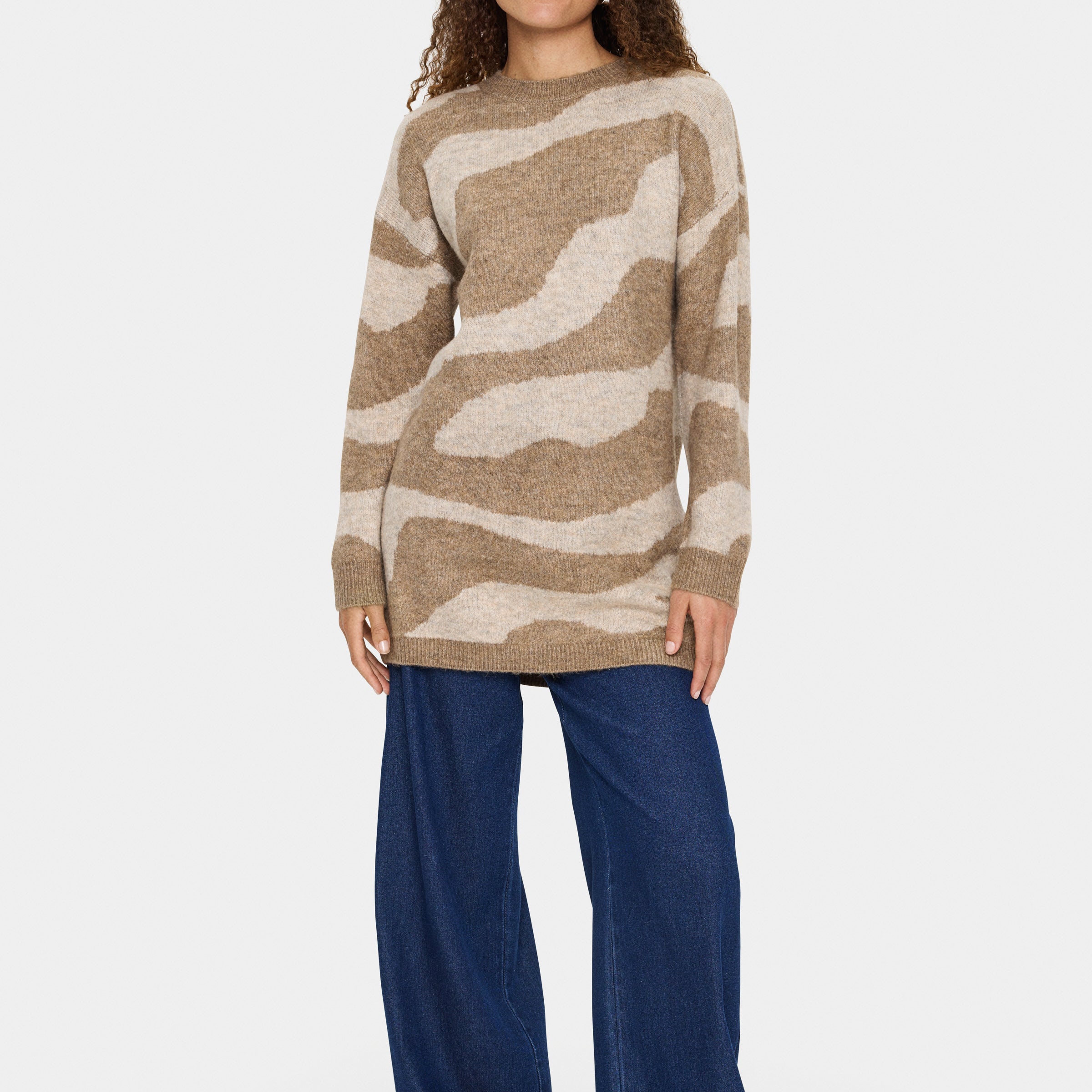 SAINT TROPEZ MALLIE PRINTED SWEATER DRESS - TIGERS EYE