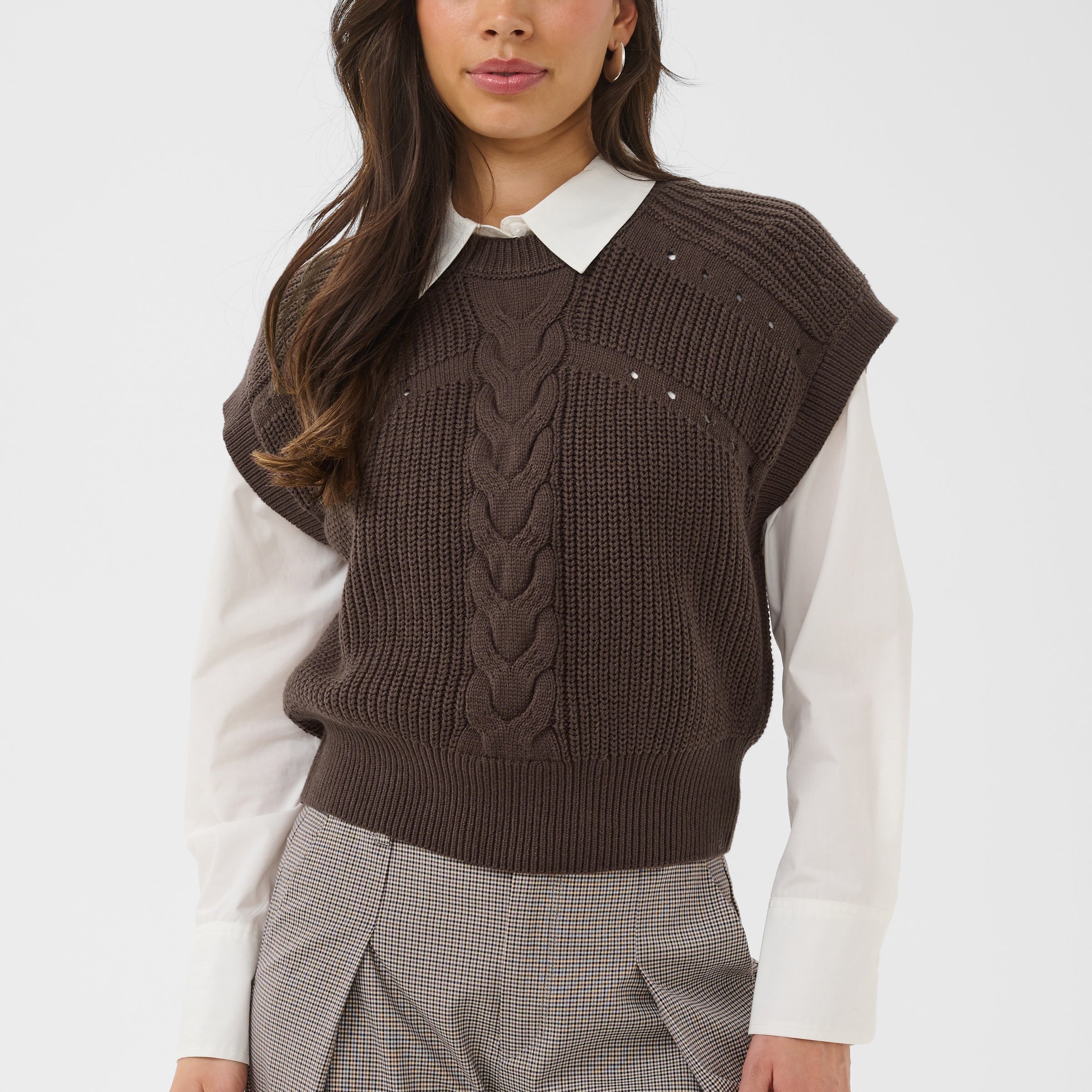 SAINT TROPEZ TRUNE VEST - CHOCOLATE BROWN
