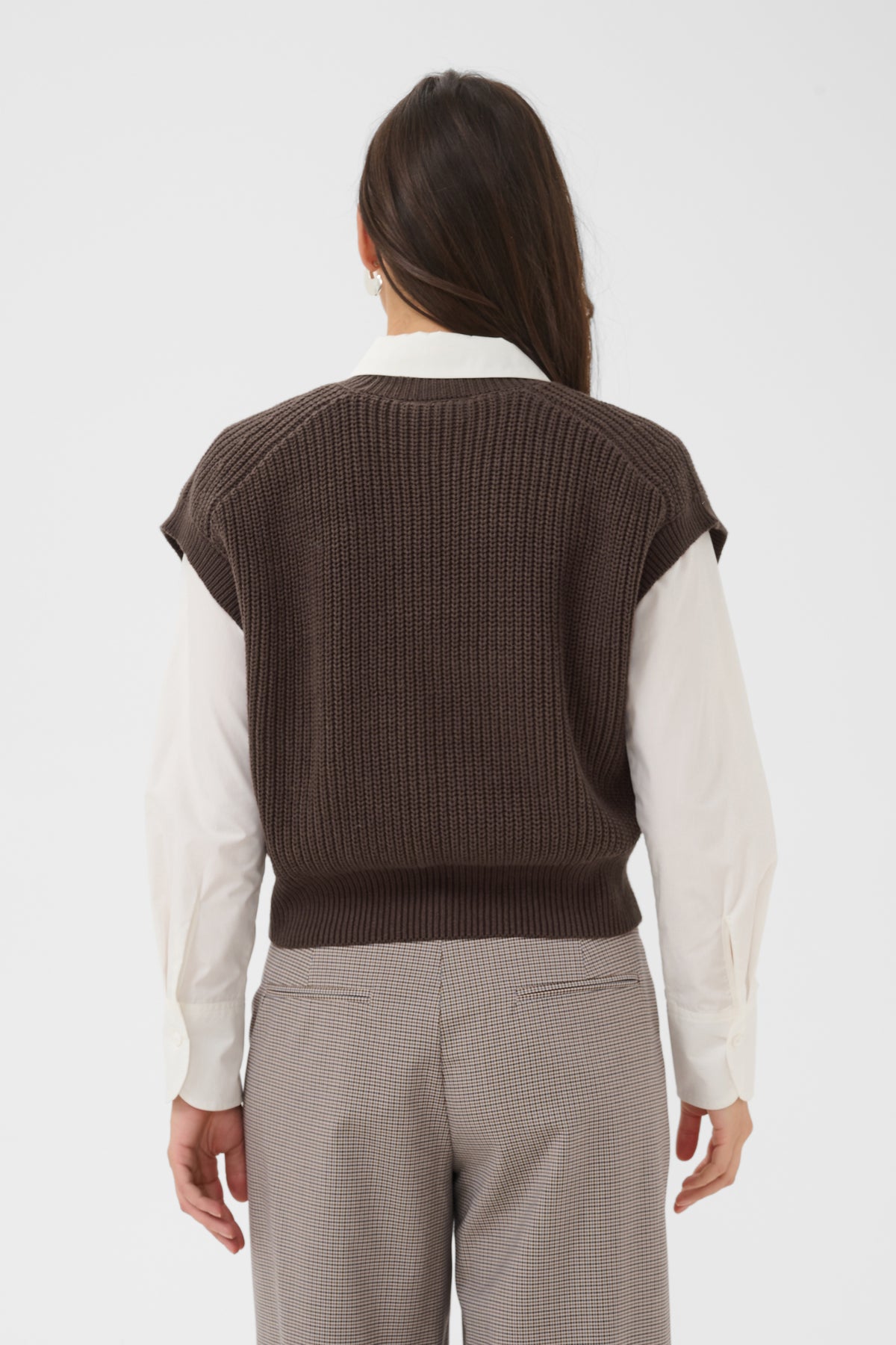 SAINT TROPEZ TRUNE VEST - CHOCOLATE BROWN
