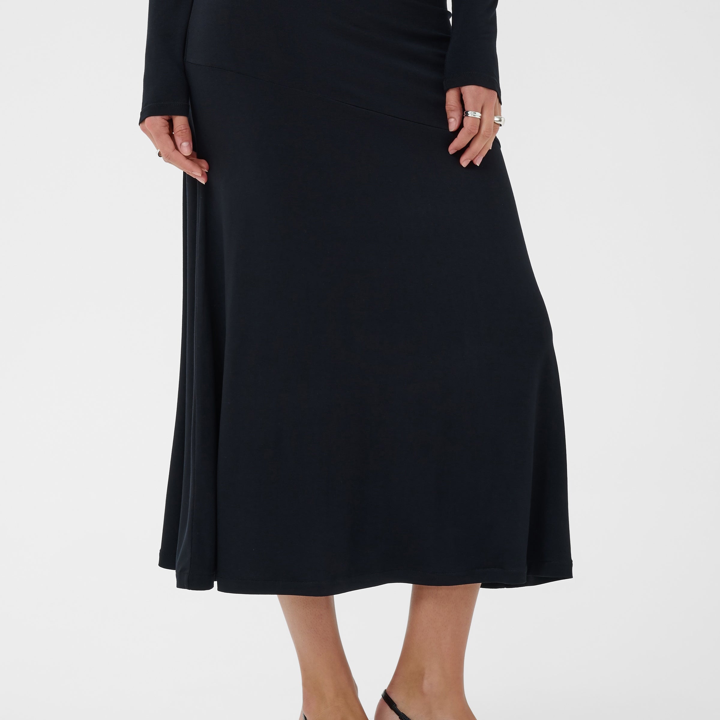 SAINT TROPEZ VIGGA MAXI SKIRT - BLACK