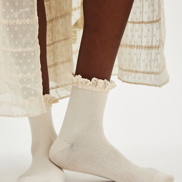FREE PEOPLE BELOVED WAFFLE ANKLE SOCKS - IVORY