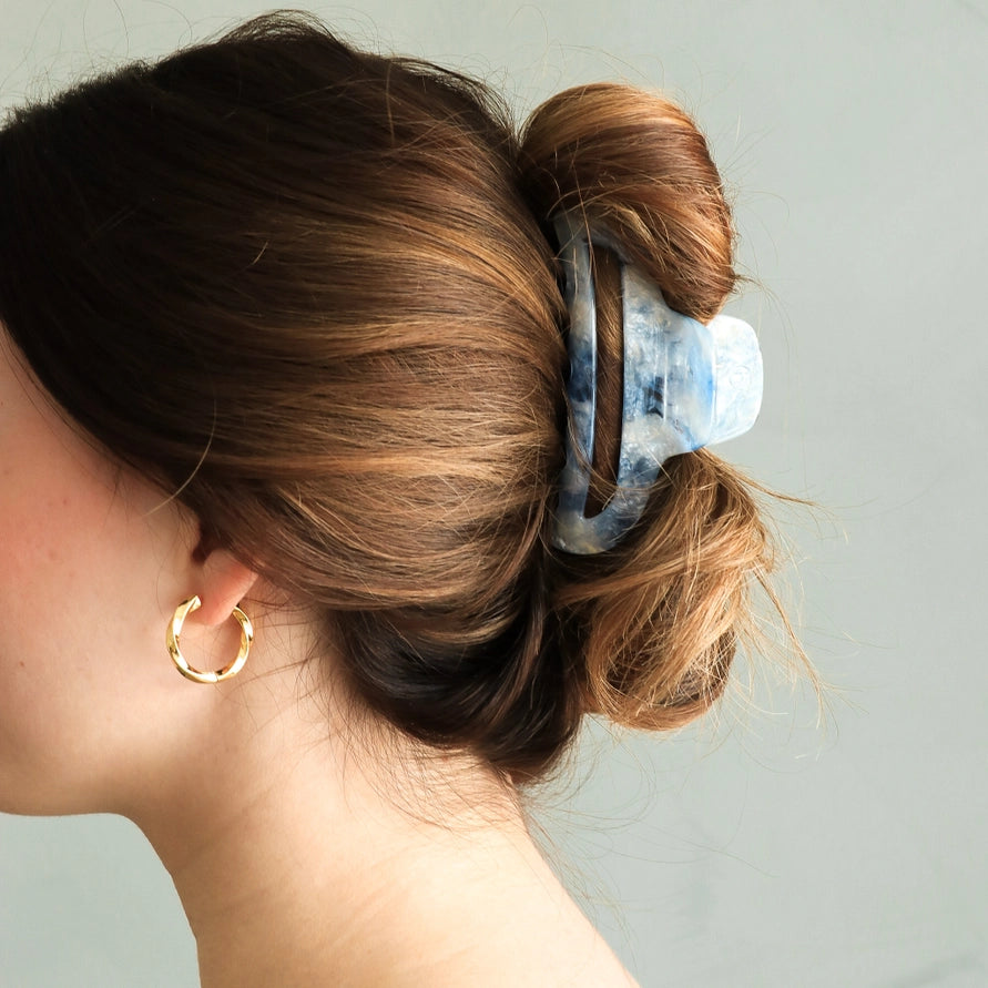THE LYDIA CLAW CLIP - BLUE MULTI