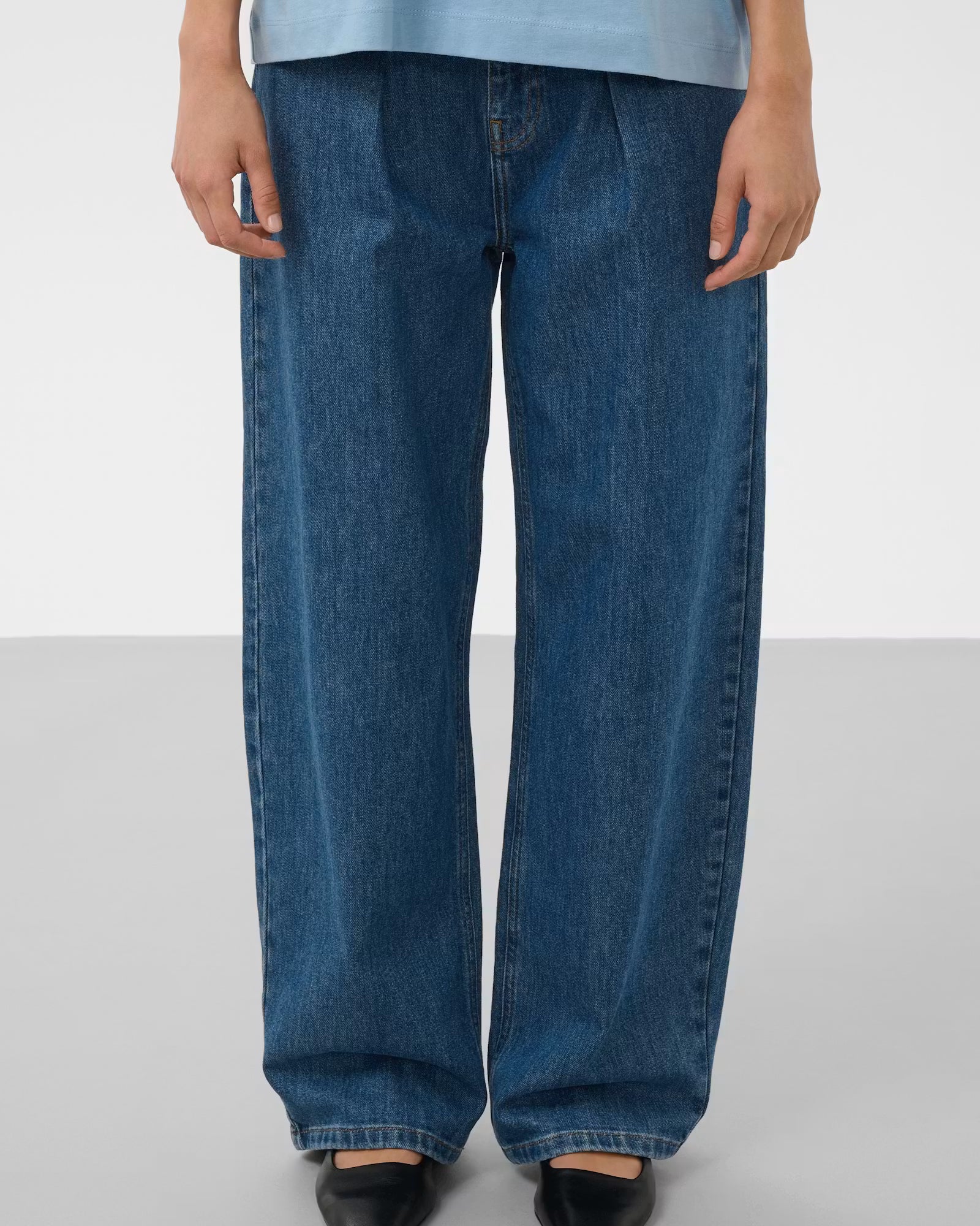 SOAKED LOGONE JEANS - MEDIUM WASH