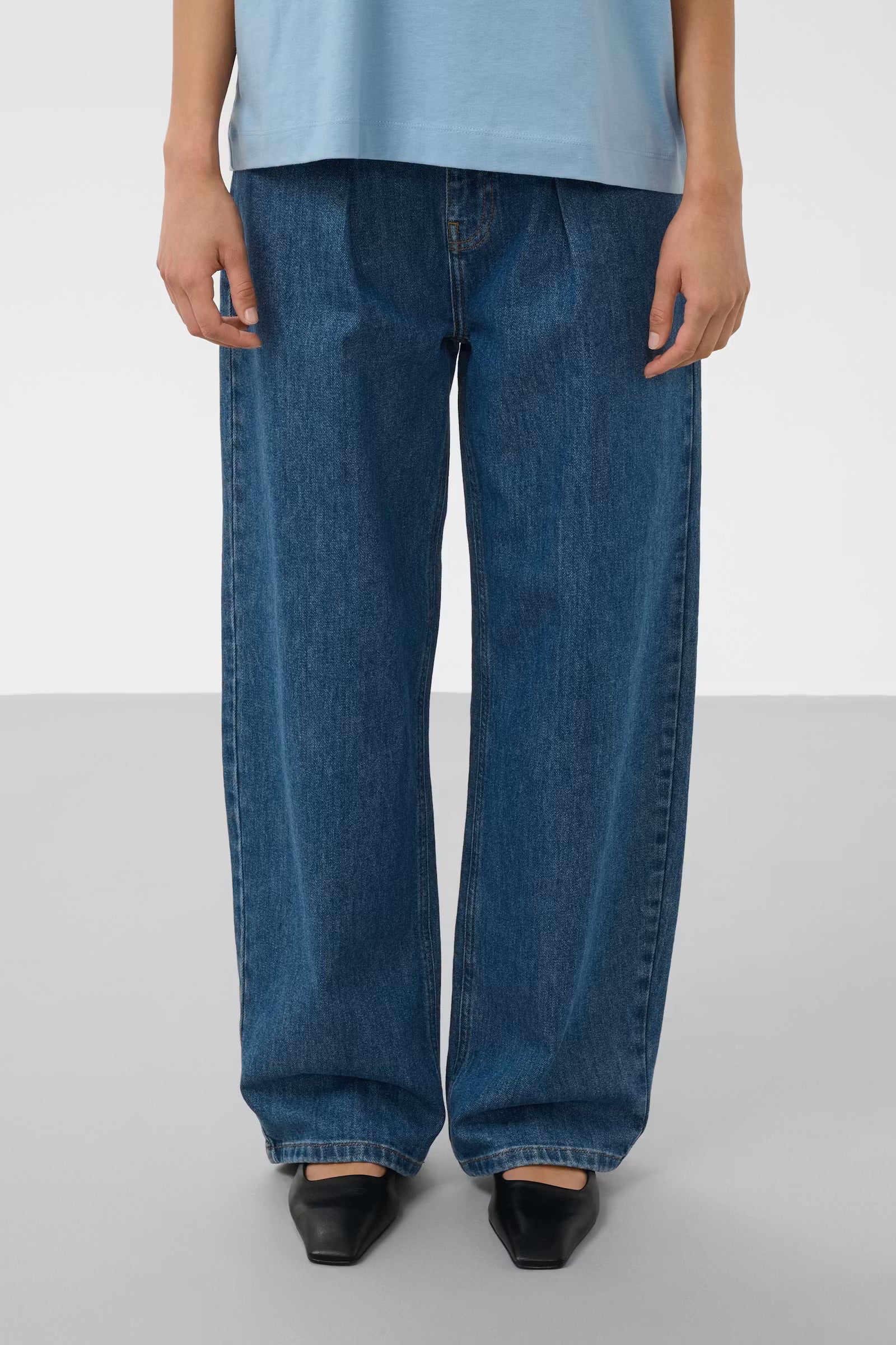 SOAKED LOGONE JEANS - MEDIUM WASH