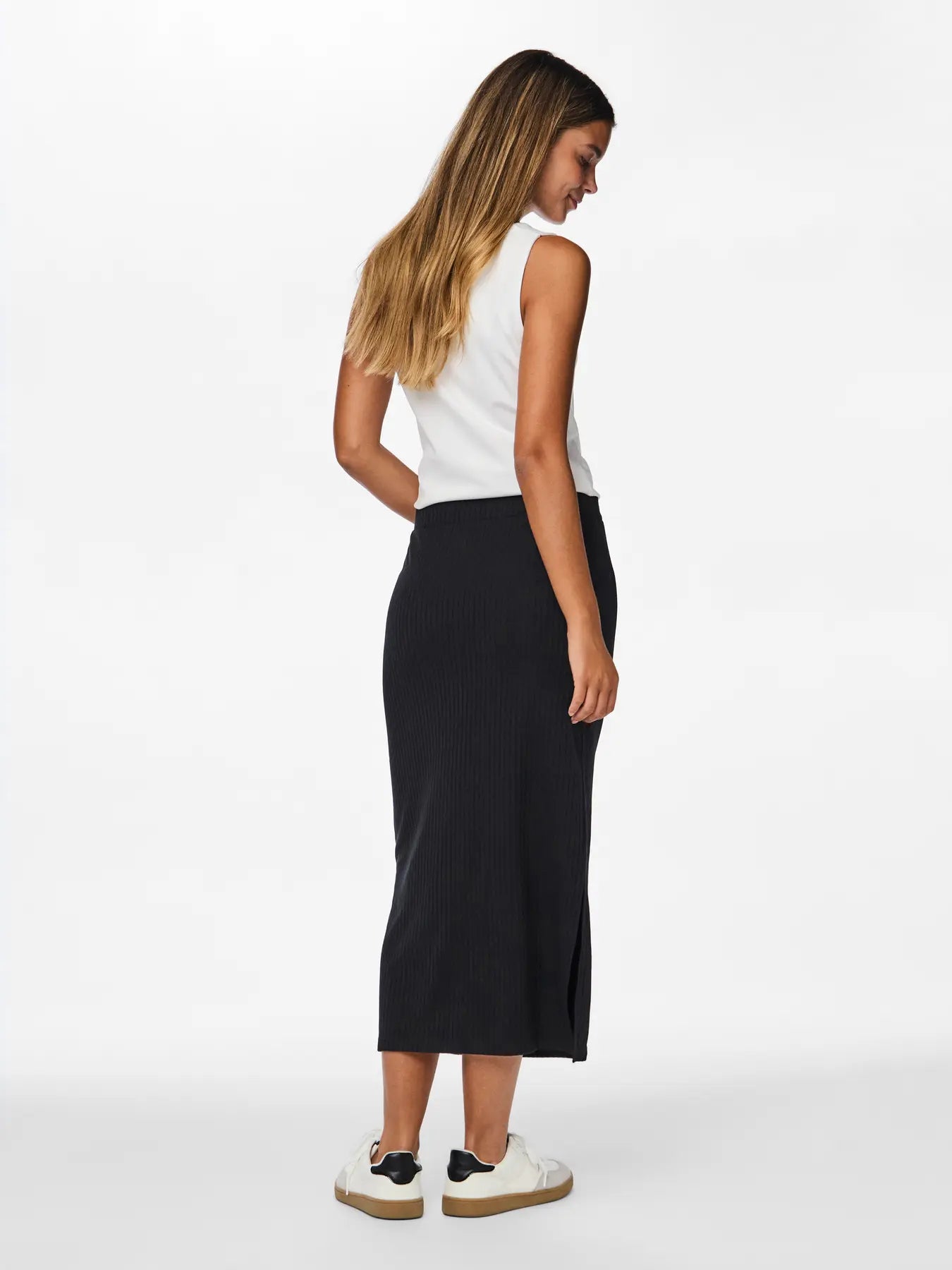 PIECES KYLIE RIBBED MIDI SKIRT - BLACK