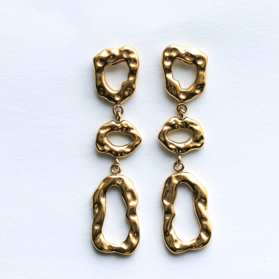 MARTHO HAMMERED DROP EARRINGS - GOLD