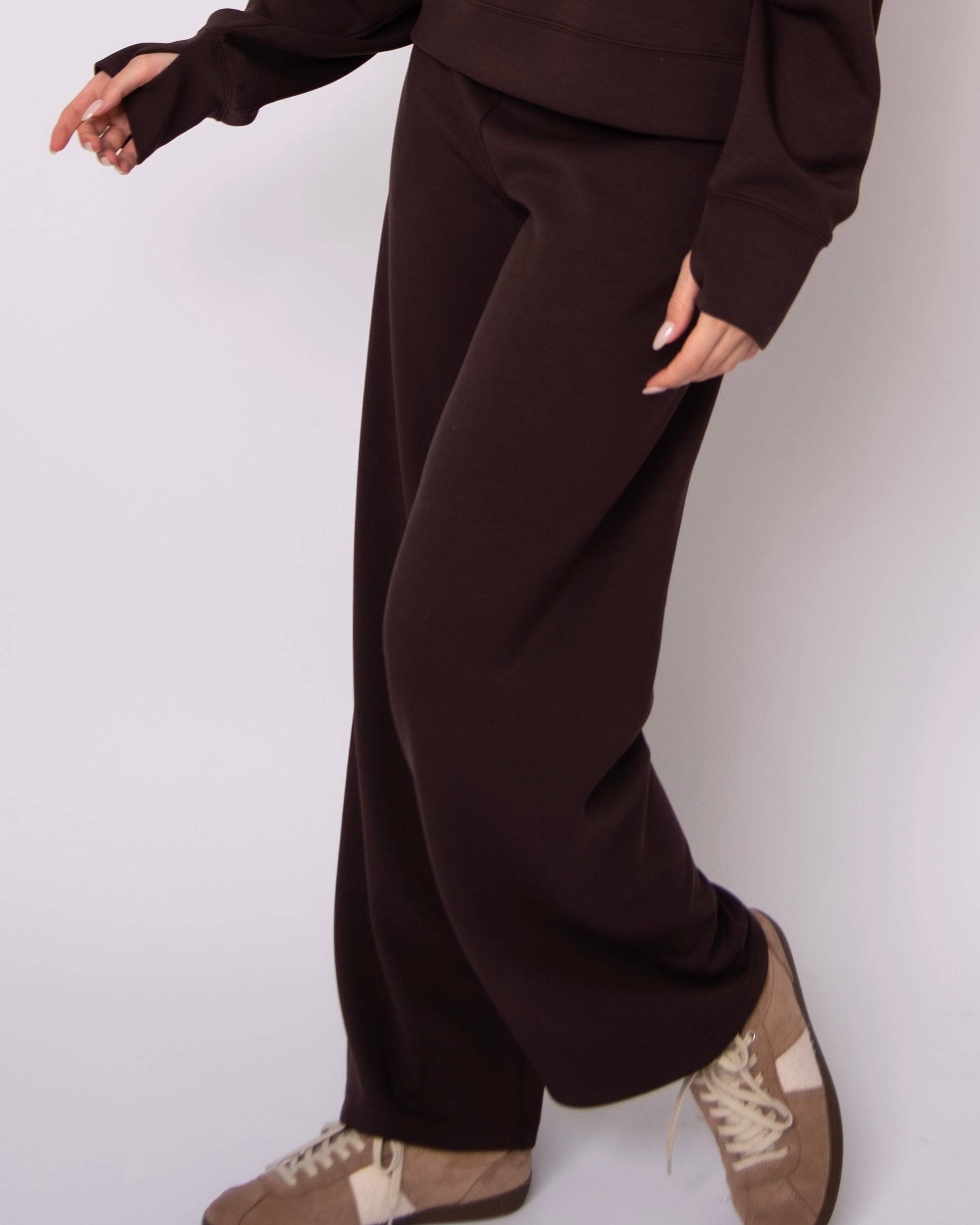 VICTORIA SOFT KNIT STRAIGHT LEG PANTS - BROWN