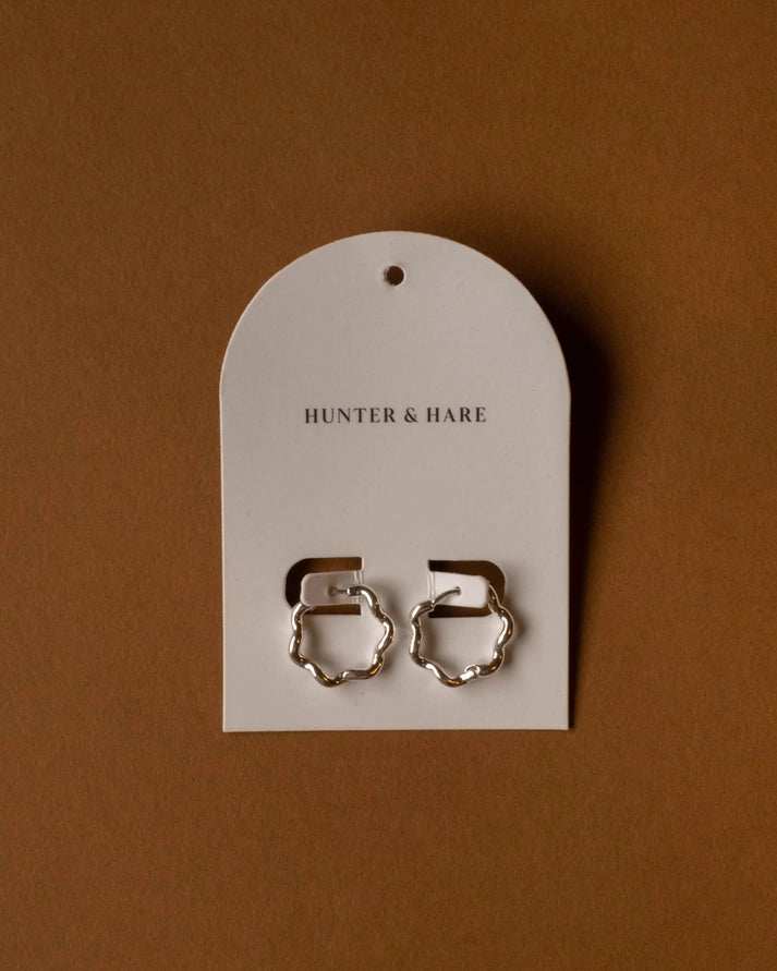 ELSIE TWIST HOOP EARRINGS - SILVER