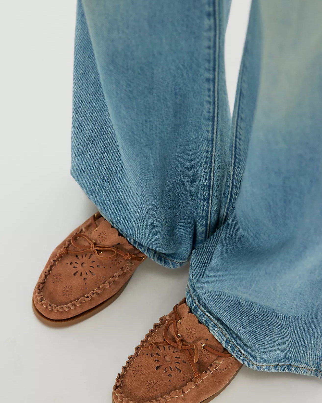 FREE PEOPLE LAGOON CUT BOAT SHOE - LATTE SUEDE