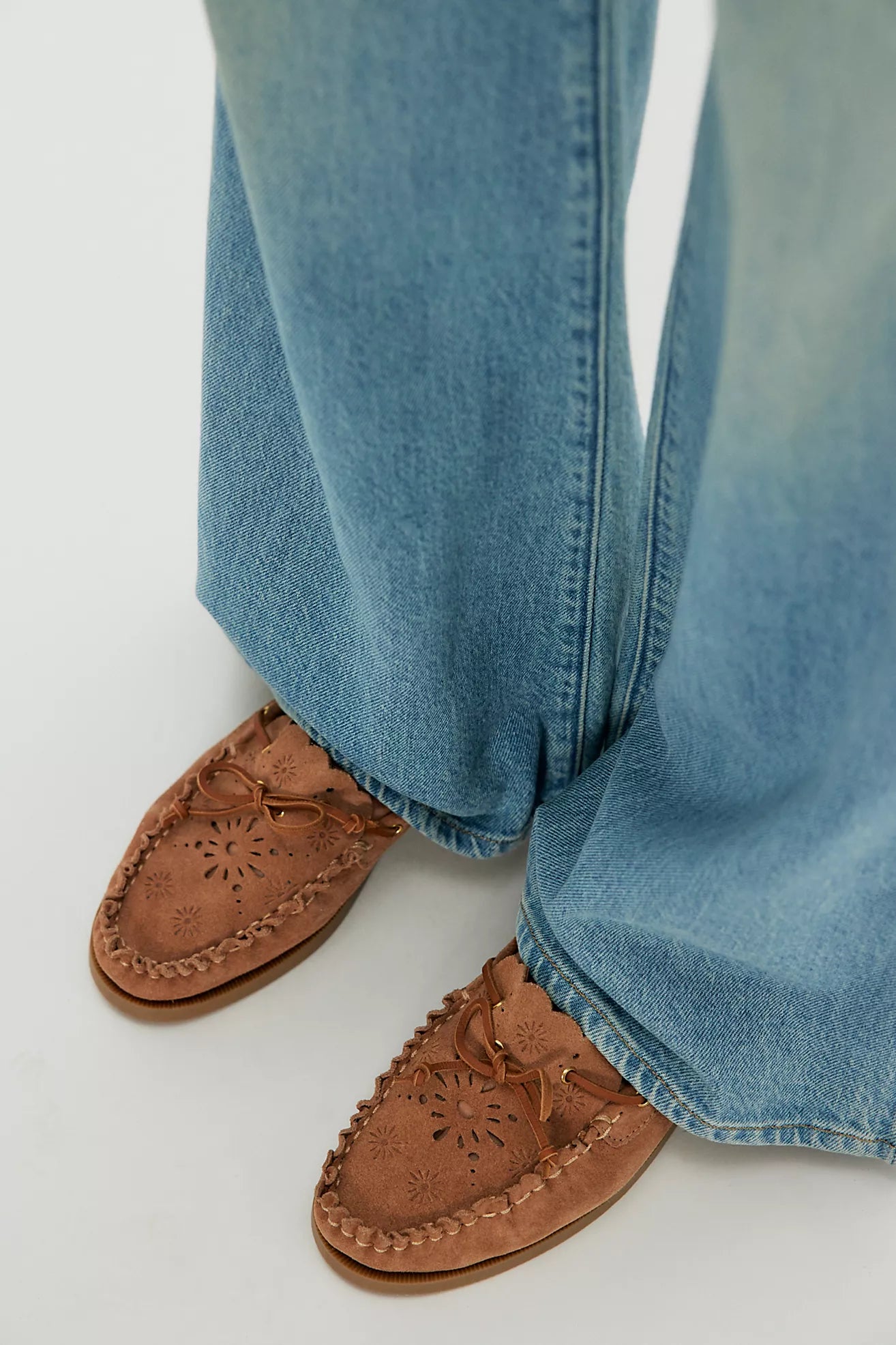FREE PEOPLE LAGOON CUT BOAT SHOE - LATTE SUEDE