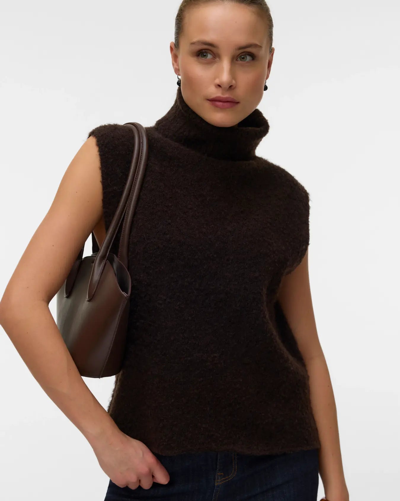 VM EVERLEE ROLLNECK VEST - CHOCOLATE TORTE